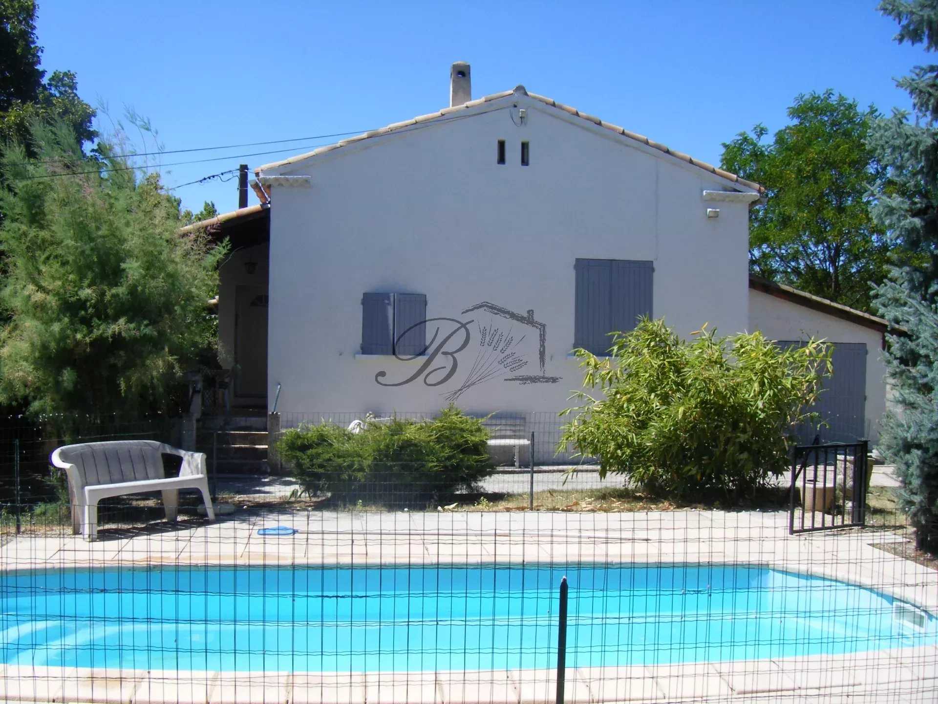 Dom w La Tour-d'Aigues, Provence-Alpes-Cote d'Azur 12630469