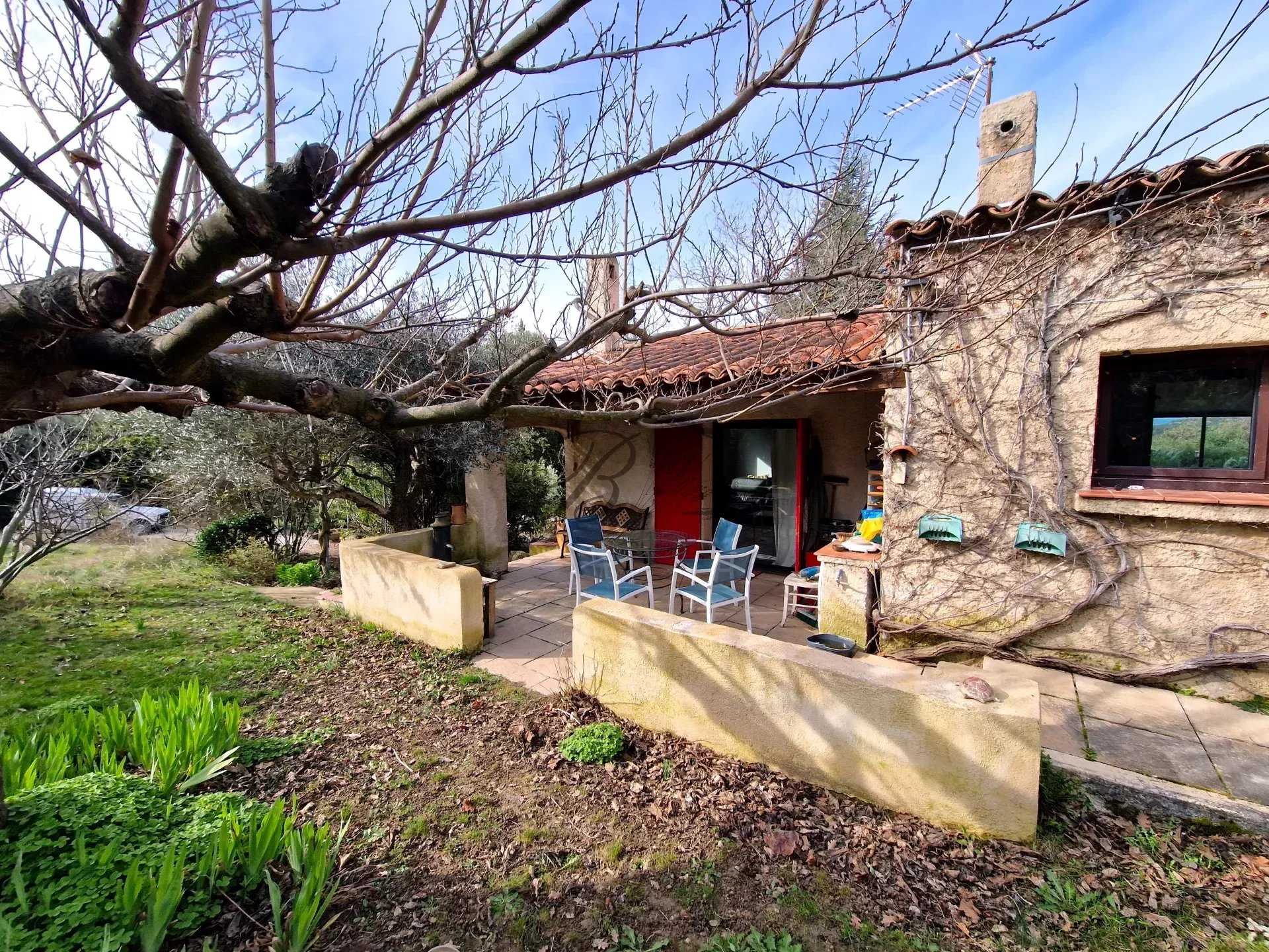 Rumah di Saint-Martin-de-la-Brasque, Provence-Alpes-Cote d'Azur 12630479
