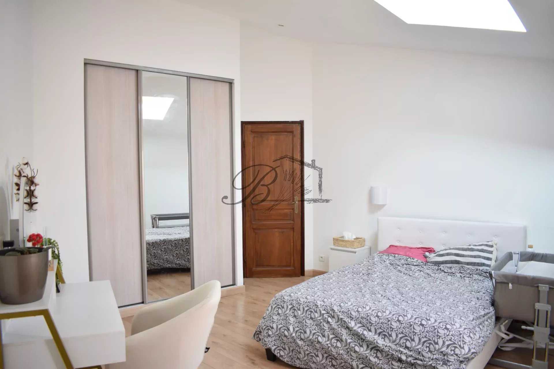 жилой дом в Pertuis, Provence-Alpes-Cote d'Azur 12630484