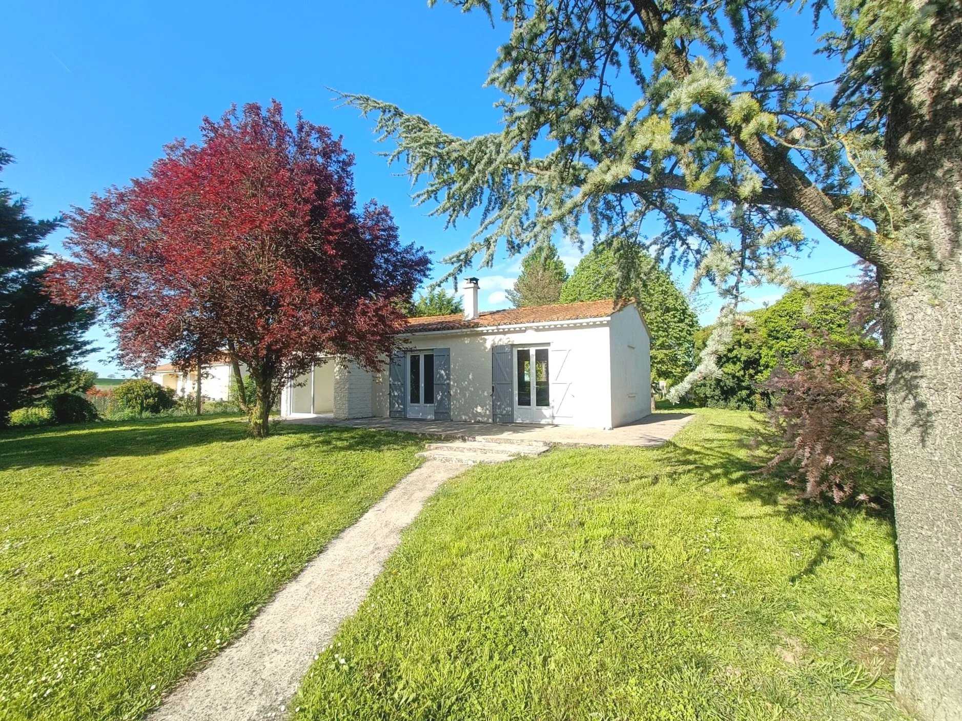 House in Champigny-le-Sec, Nouvelle-Aquitaine 12630571