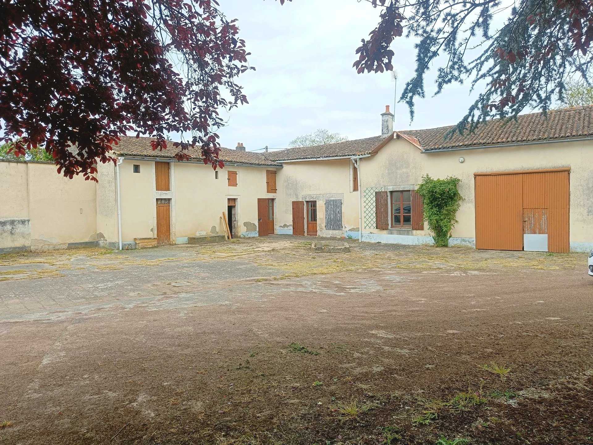 بيت في Champigny en Rochereau, Vienne 12630576