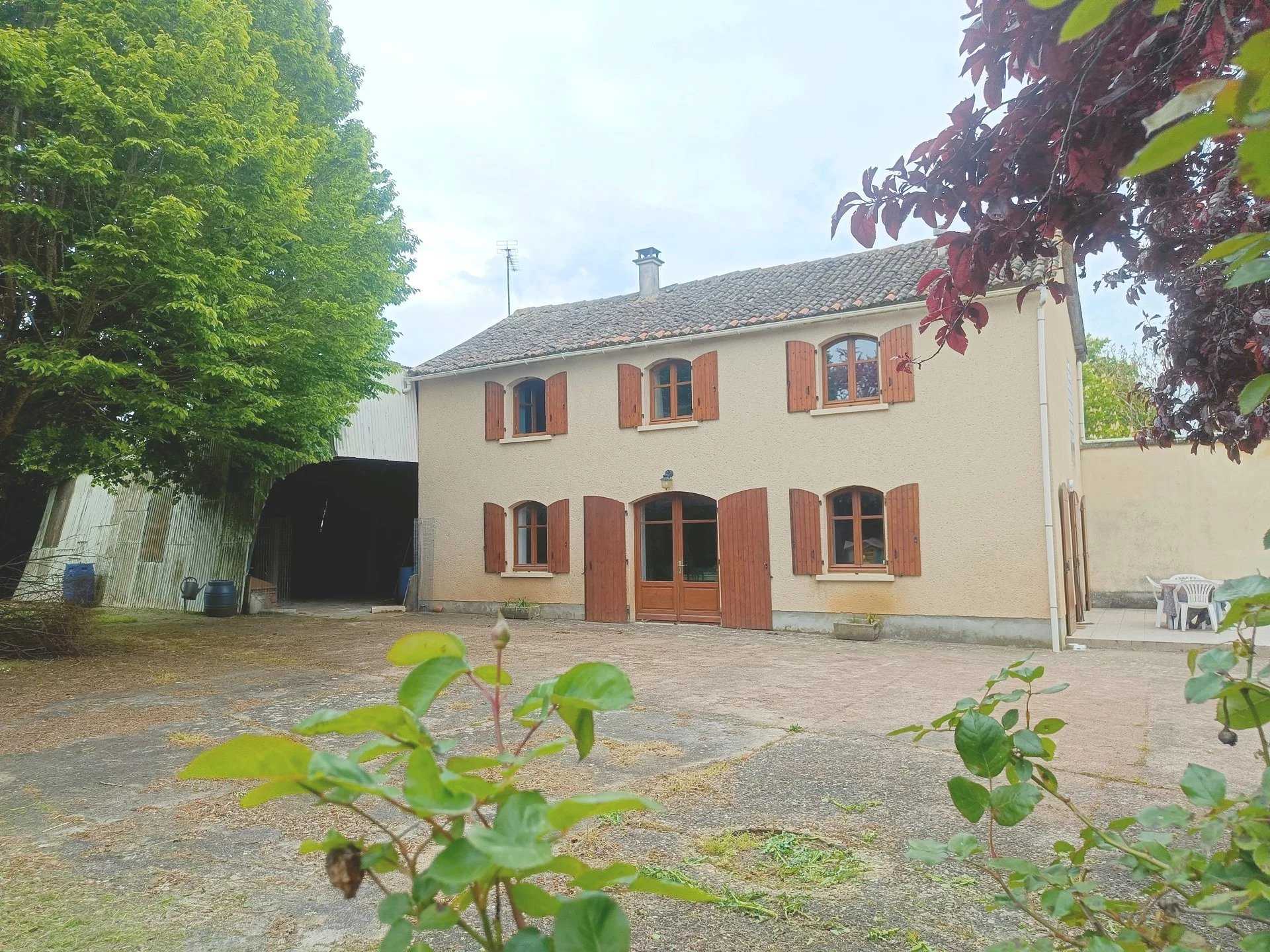 मकान में Champigny-le-Sec, Nouvelle-Aquitaine 12630576