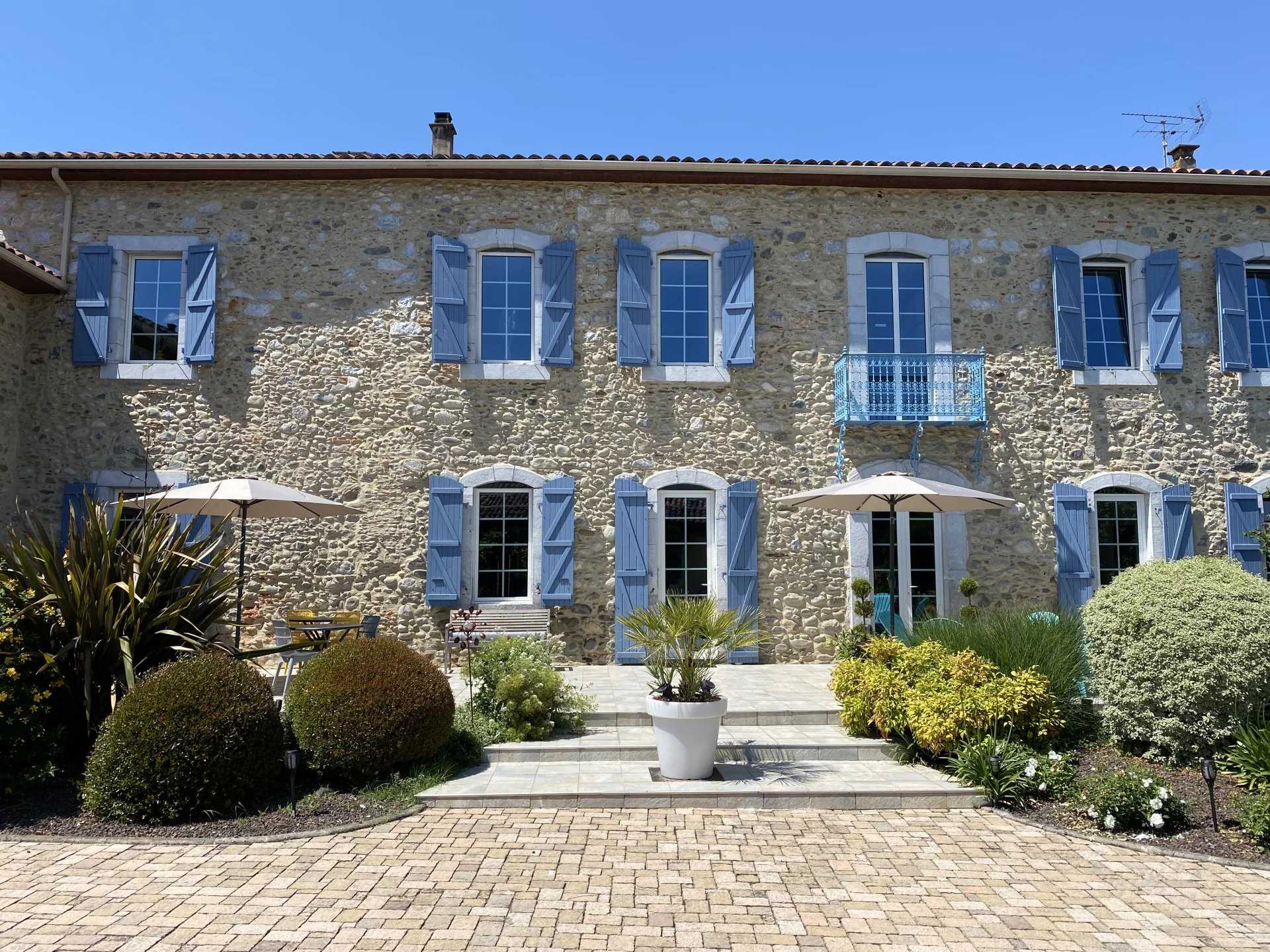 住宅 在 Ausson, Haute-Garonne 12630700