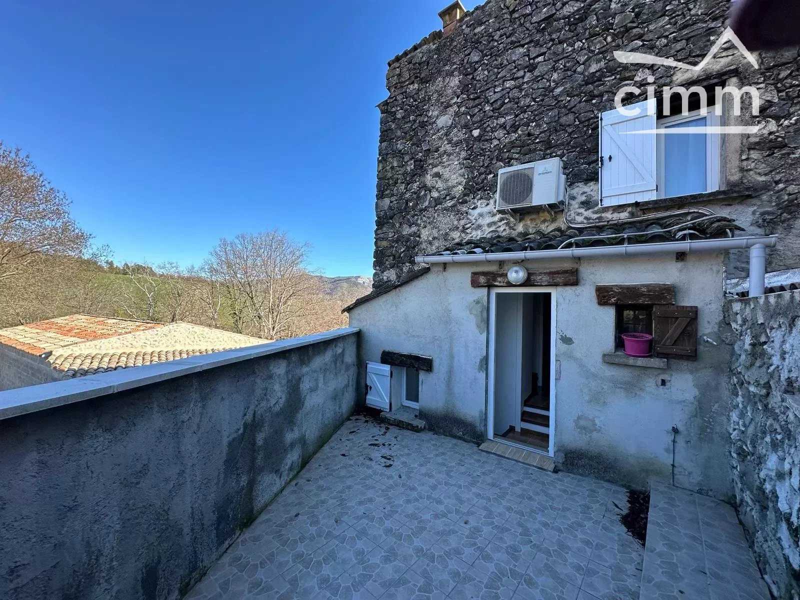 房子 在 Noyers-sur-Jabron, Provence-Alpes-Cote d'Azur 12630801