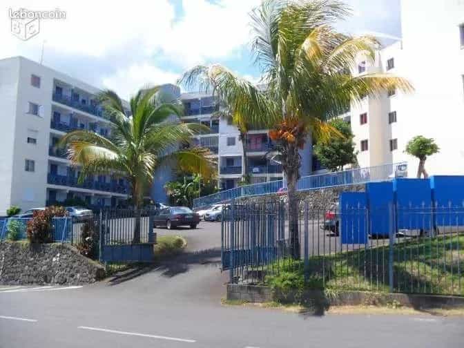 Condominium in Sainte-Marie, La Réunion 12630853