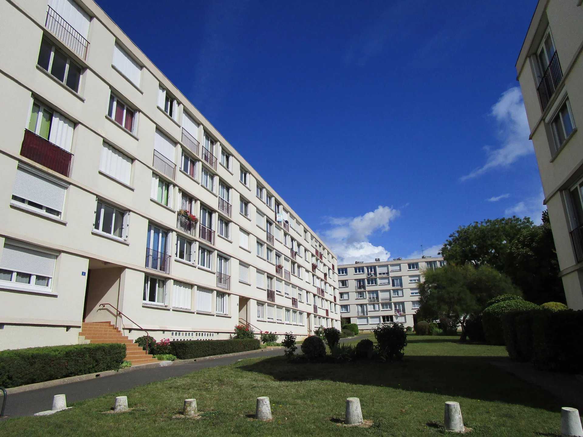 Condominium in Tours, Centre-Val de Loire 12631203