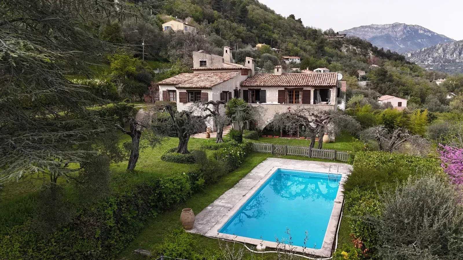 casa en Le Broc, Provence-Alpes-Cote d'Azur 12631542