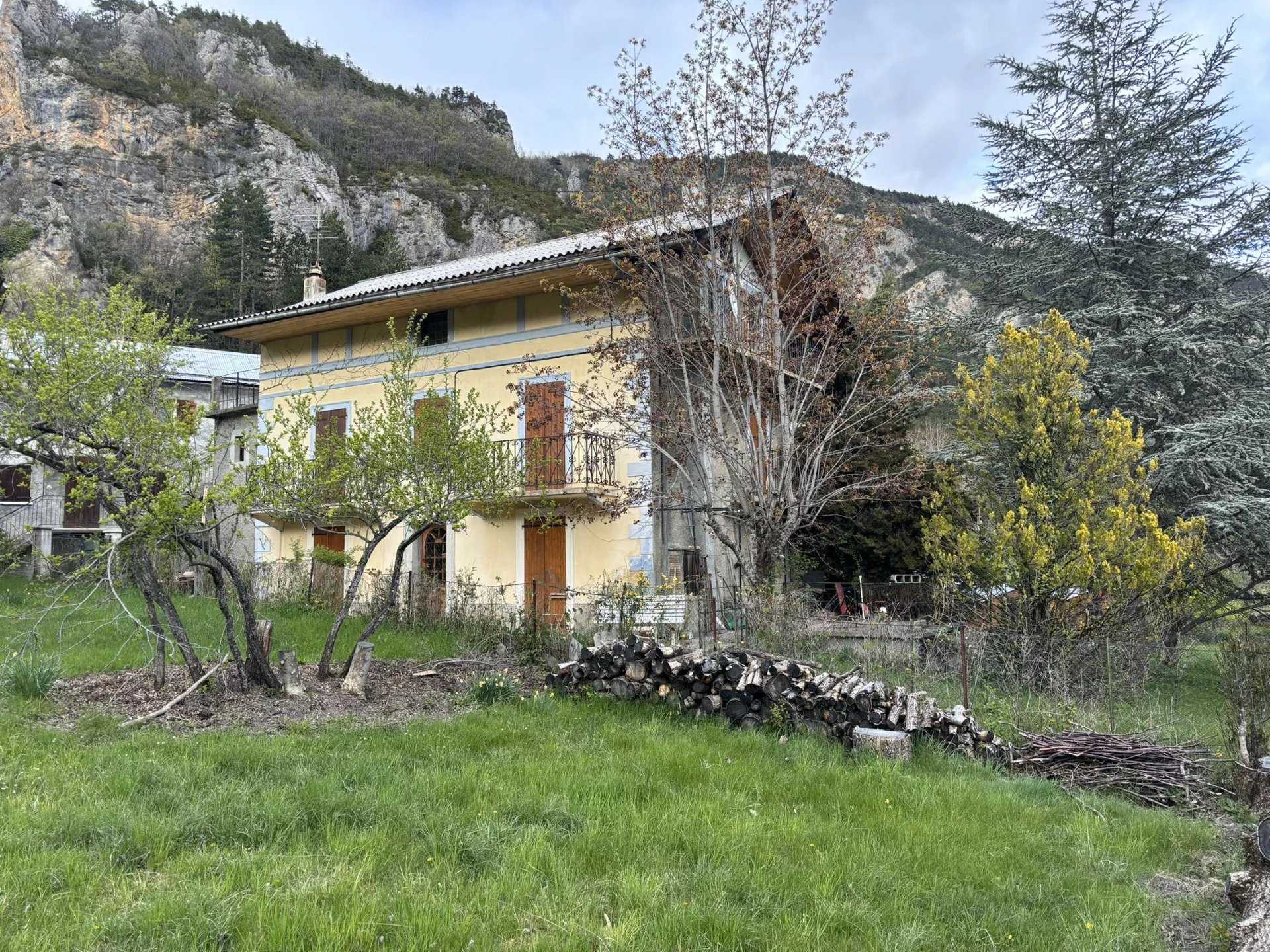 Talo sisään Peone, Provence-Alpes-Cote d'Azur 12631755