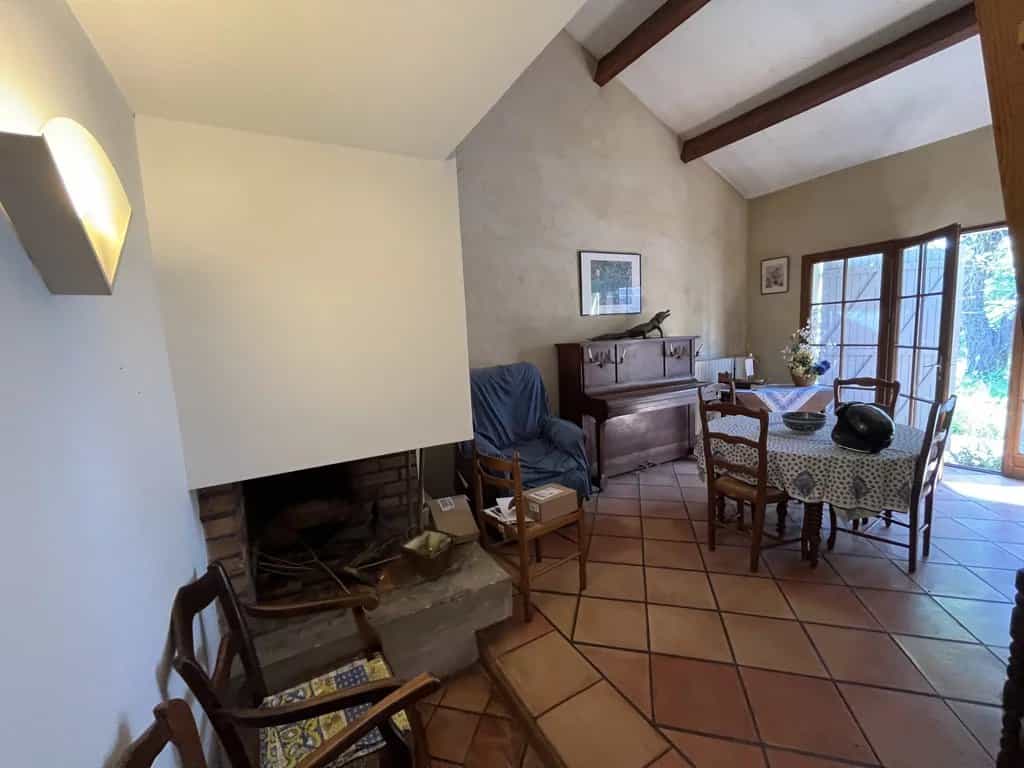 Residencial en Arles, Bouches-du-Rhône 12631853