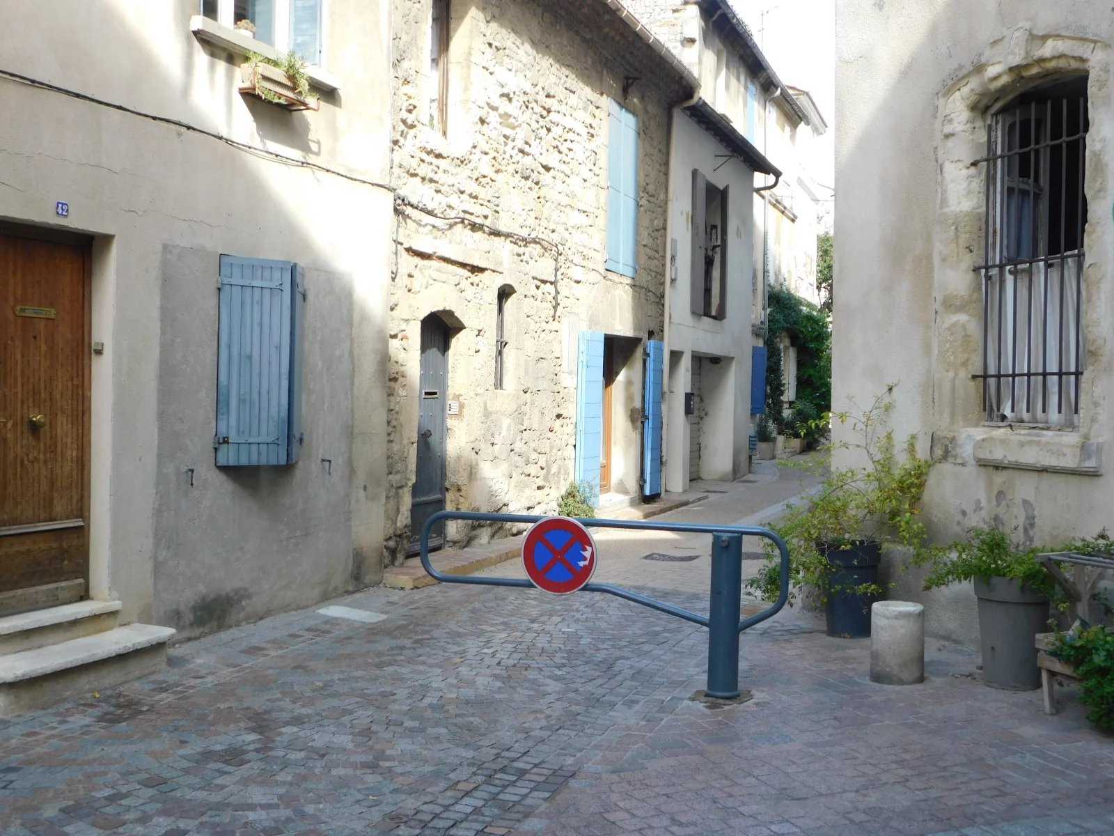 Plusieurs maisons dans Arles, Provence-Alpes-Cote d'Azur 12631854