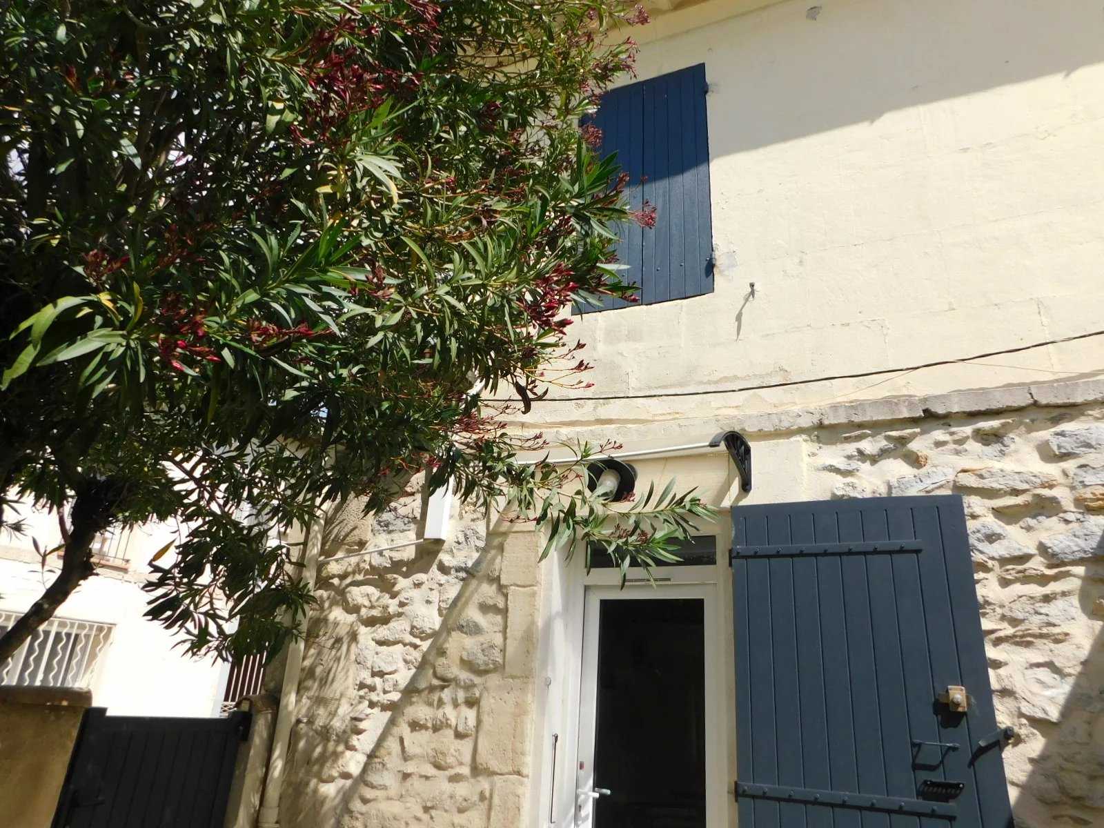 Plusieurs maisons dans Arles, Provence-Alpes-Cote d'Azur 12631866