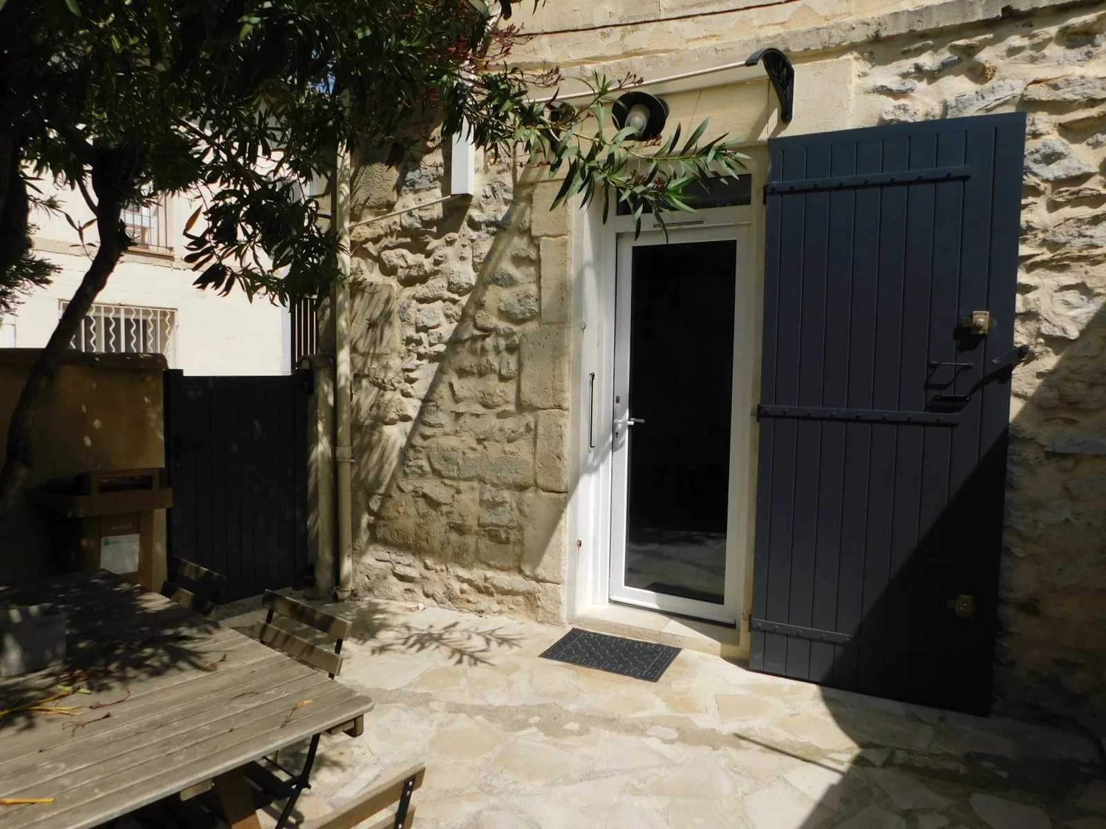 Useita taloja sisään Arles, Bouches-du-Rhône 12631866