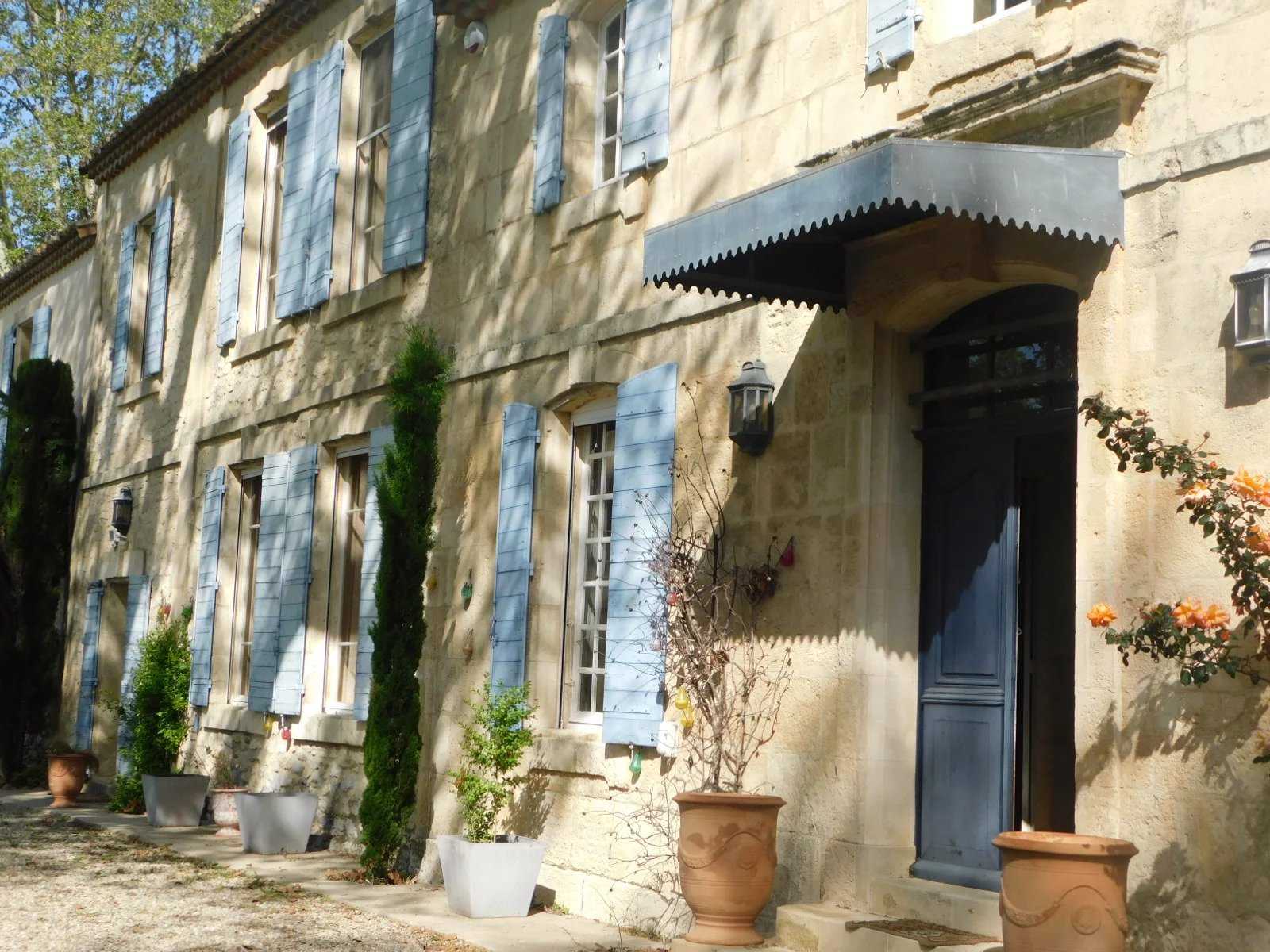 אַחֵר ב Arles, Bouches-du-Rhône 12631871
