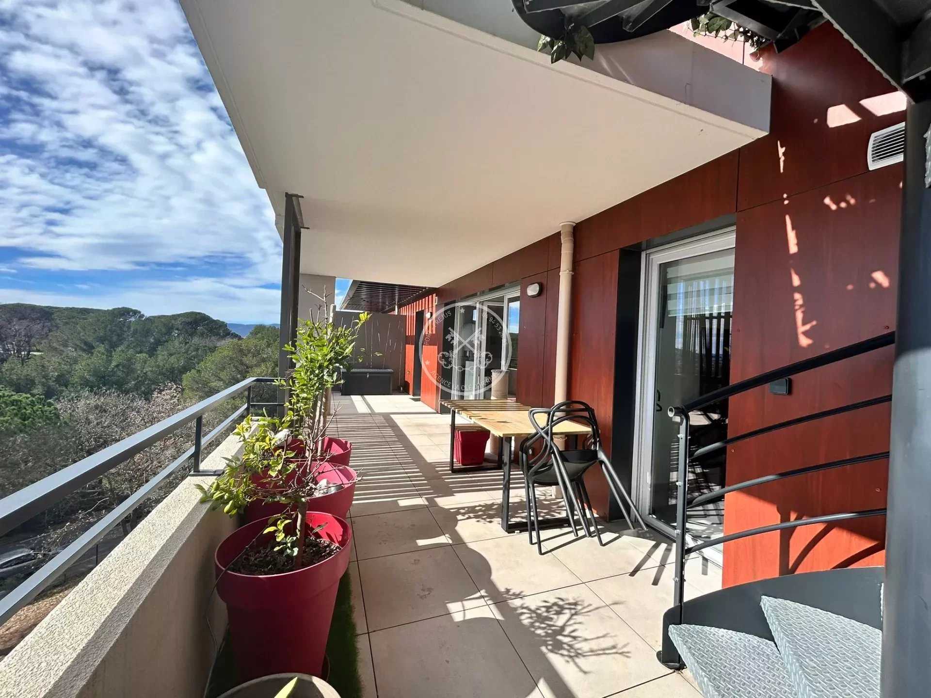 公寓 在 Frejus, Provence-Alpes-Cote d'Azur 12632043