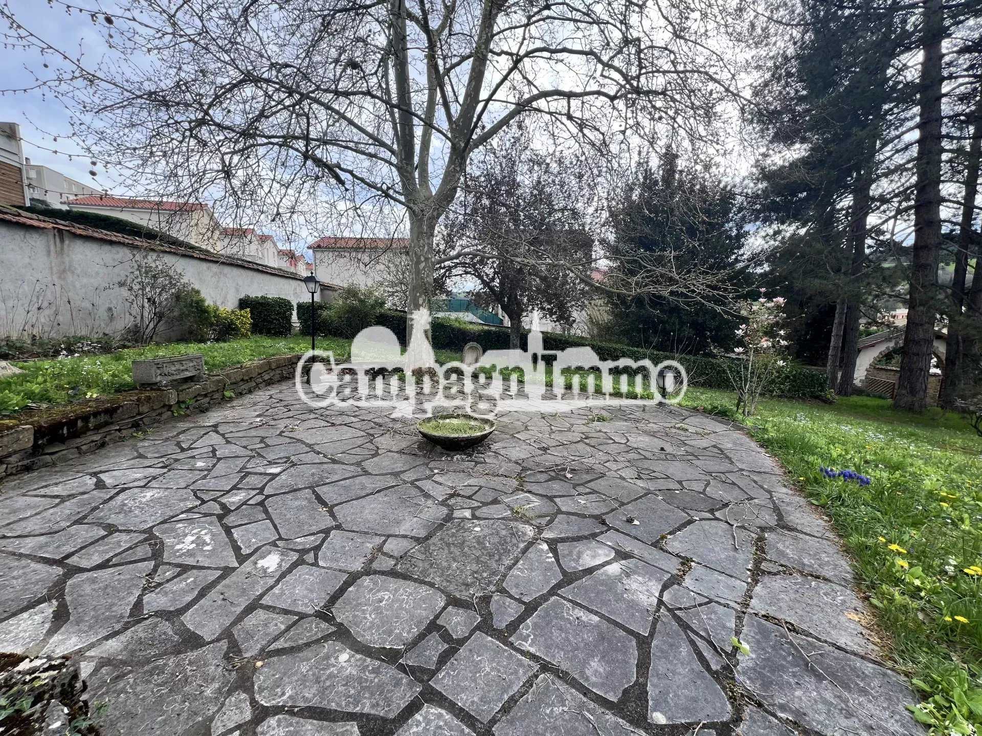 Dom w Tarare, Auvergne-Rhone-Alpes 12632367