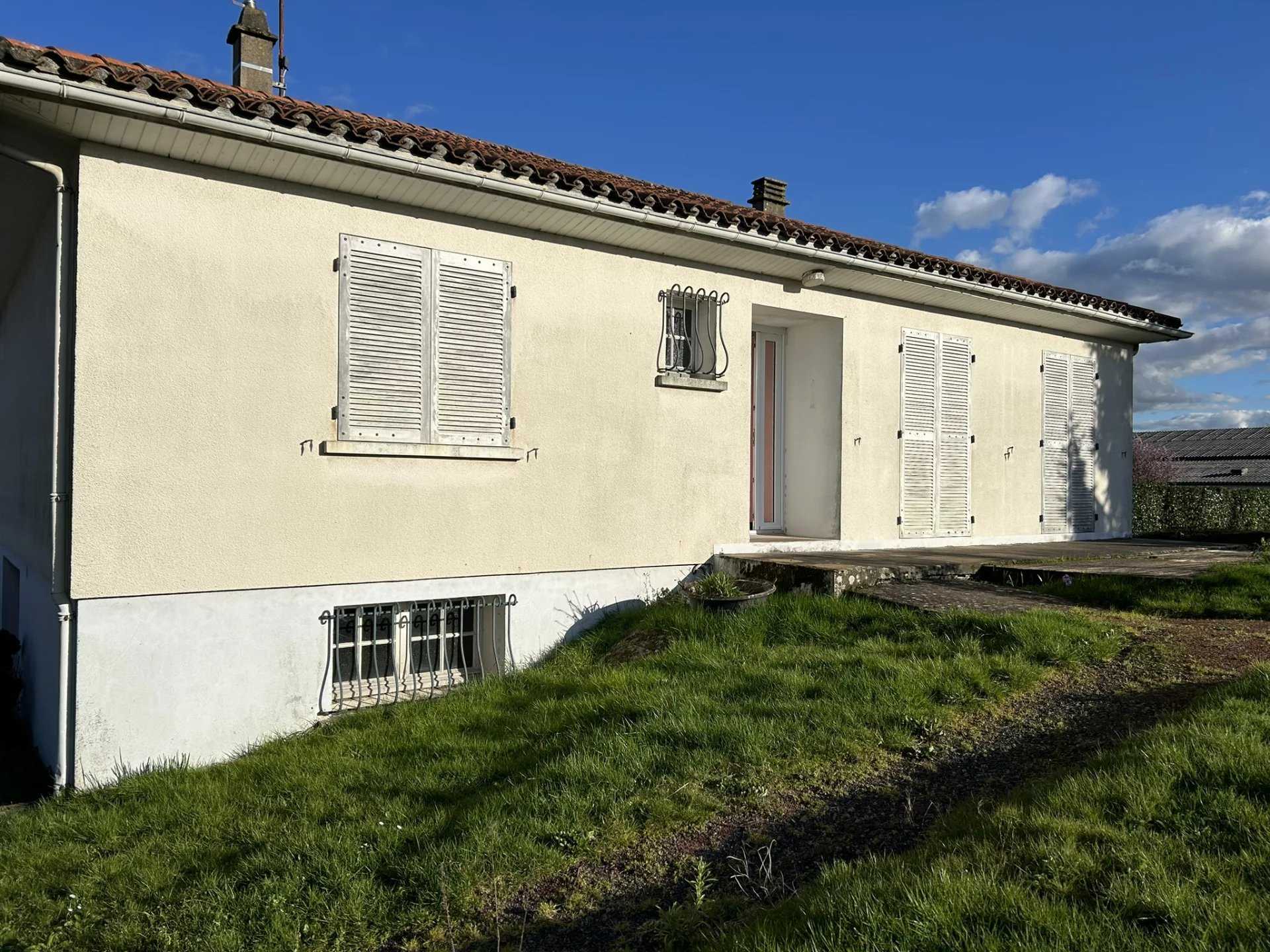 住宅 在 Châtillon-sur-Thouet, Deux-Sèvres 12632445