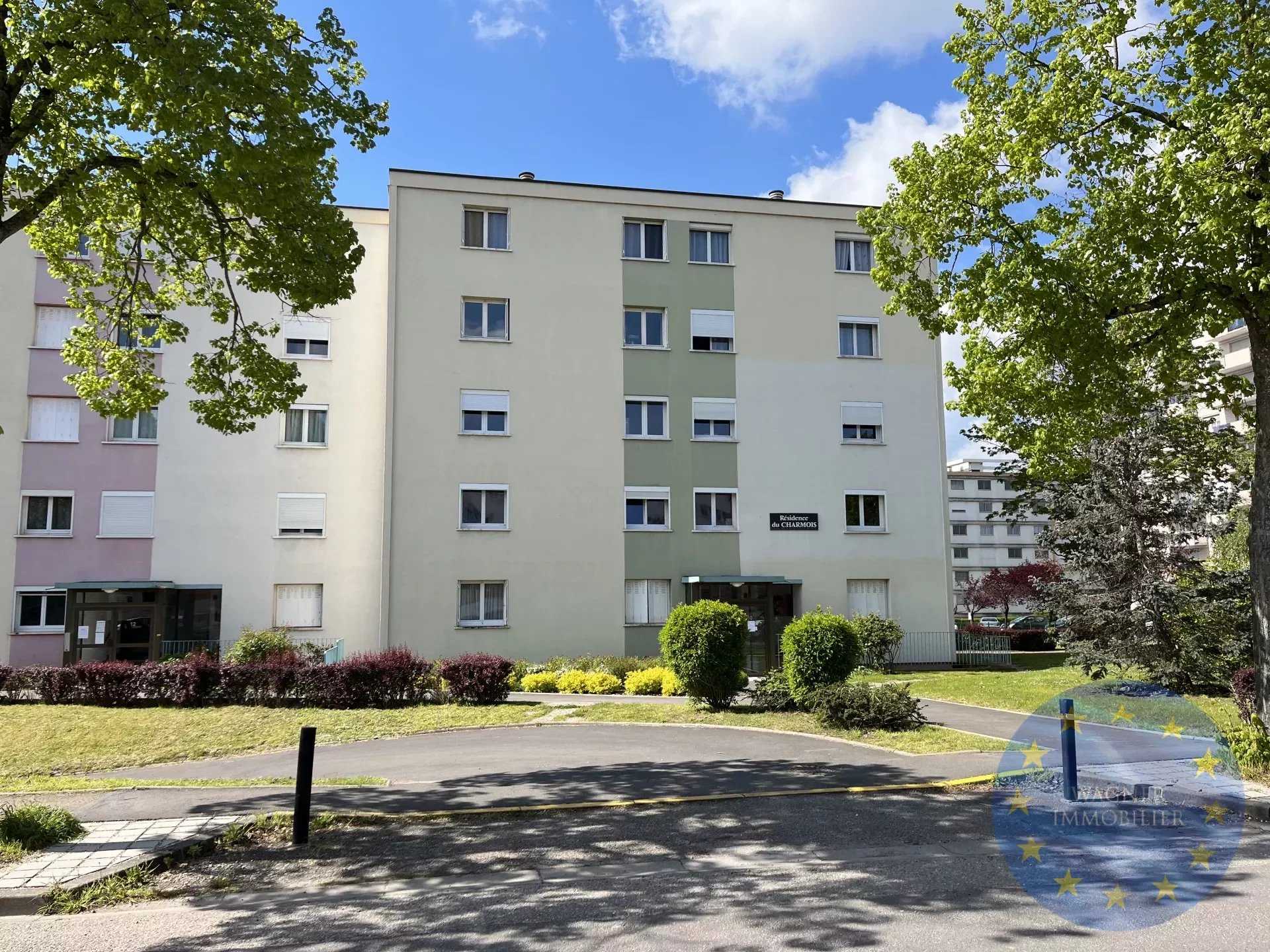 Condominium in Vandoeuvre-les-Nancy, Grand Est 12632459