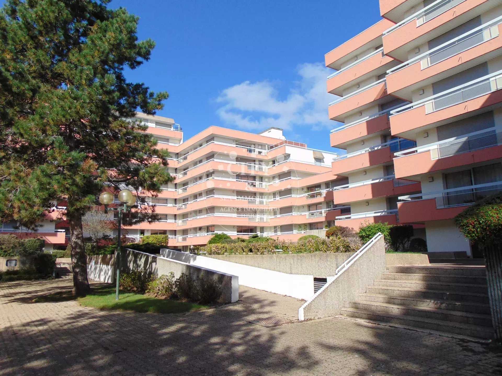 Condominium in Le Touquet-Paris-Plage, Hauts-de-France 12632616