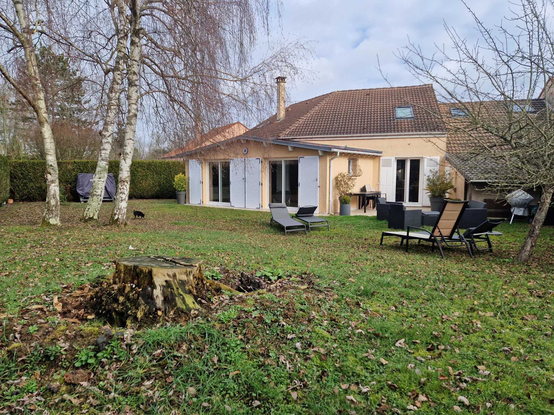 Casa nel Voisins-le-Bretonneux, Ile-de-France 12632661