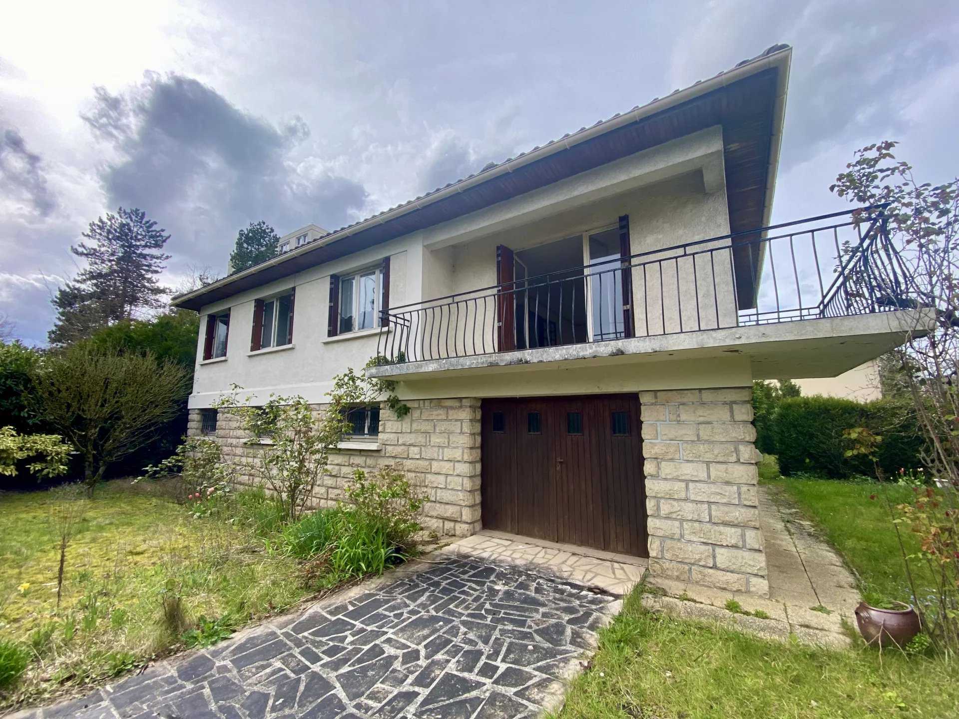 Multiple Houses in Le Plessis-Trevise, Ile-de-France 12632781