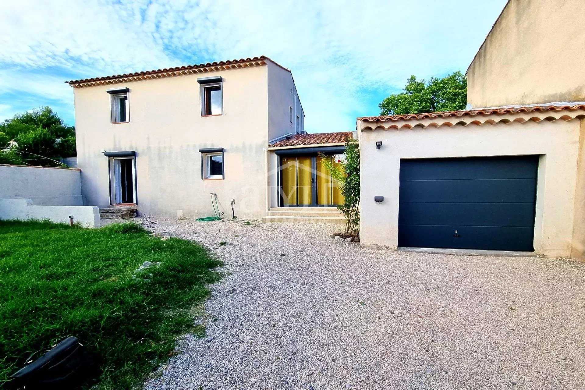 Huis in Cucuron, Provence-Alpes-Cote d'Azur 12632819