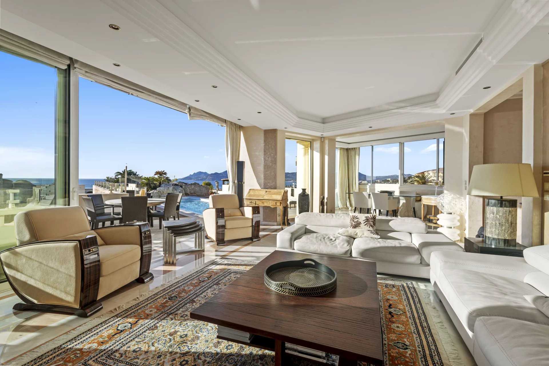 Condominium in Cannes, Provence-Alpes-Cote d'Azur 12632901