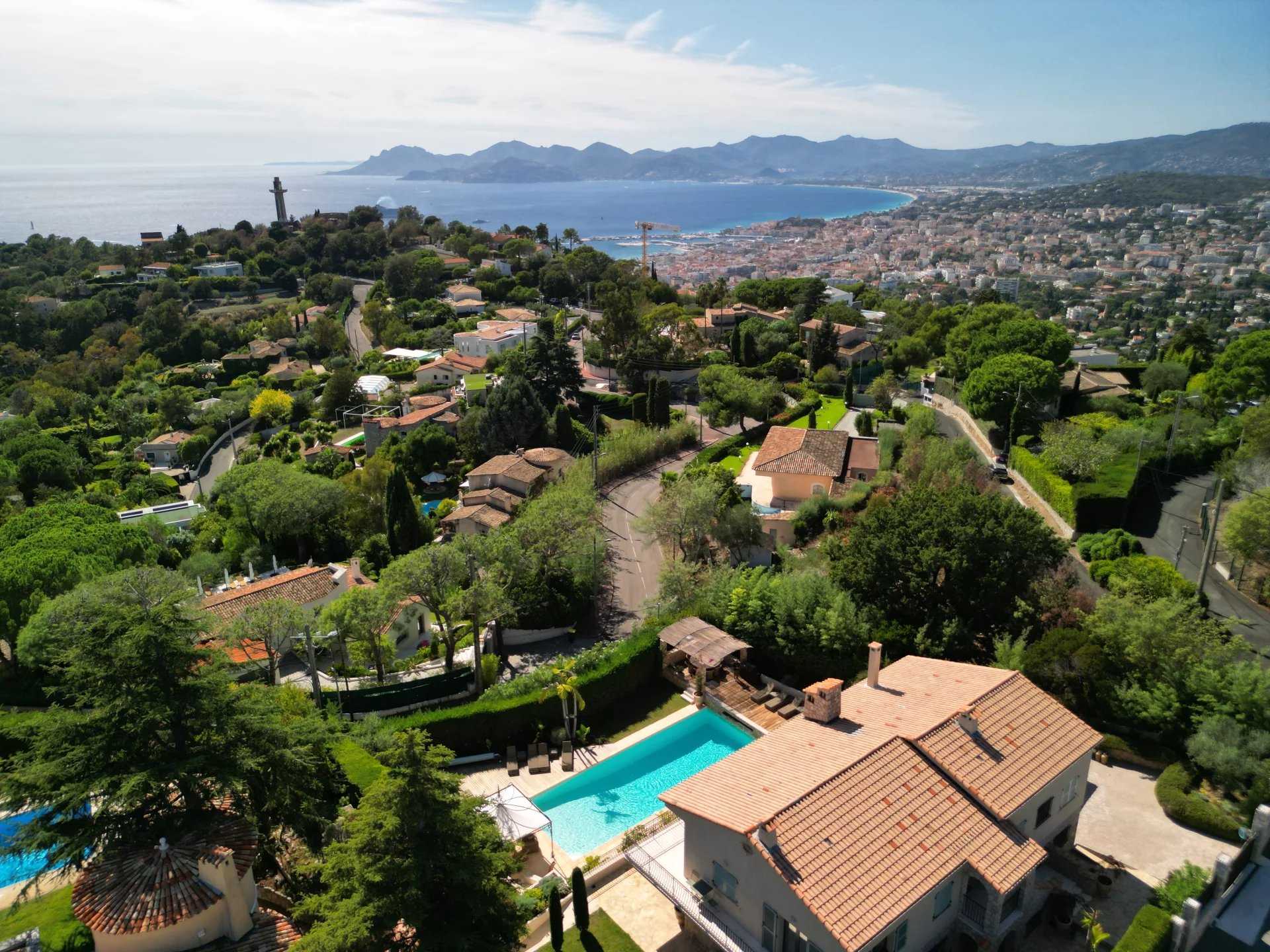 Talo sisään Cannes, Provence-Alpes-Cote d'Azur 12632915