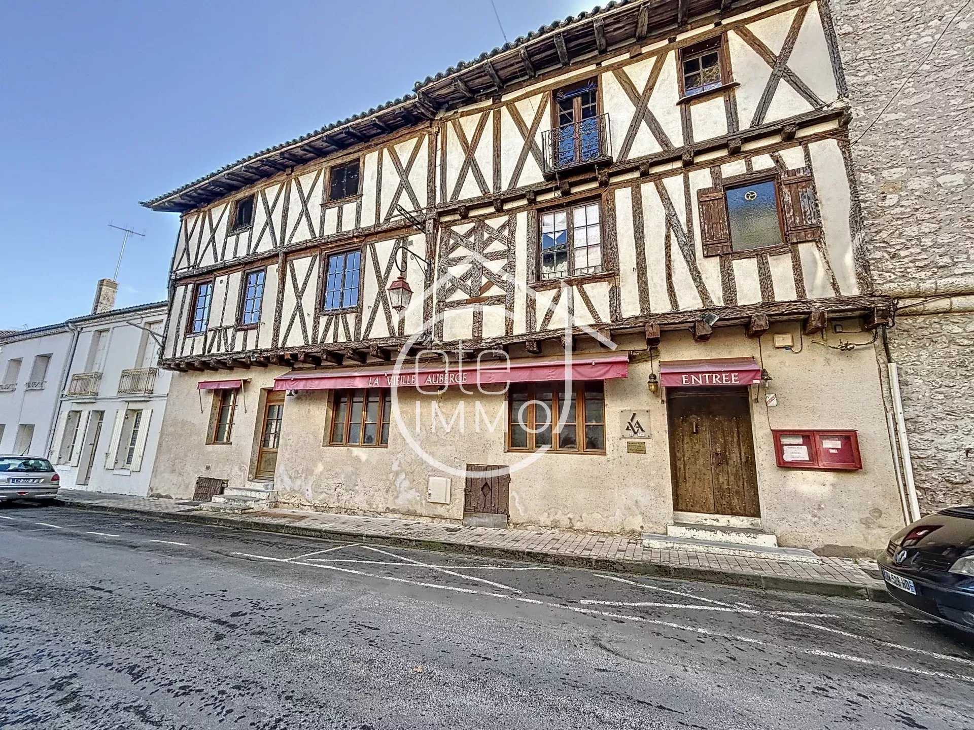 多個房子 在 Sainte-Foy-la-Grande, Nouvelle-Aquitaine 12632991