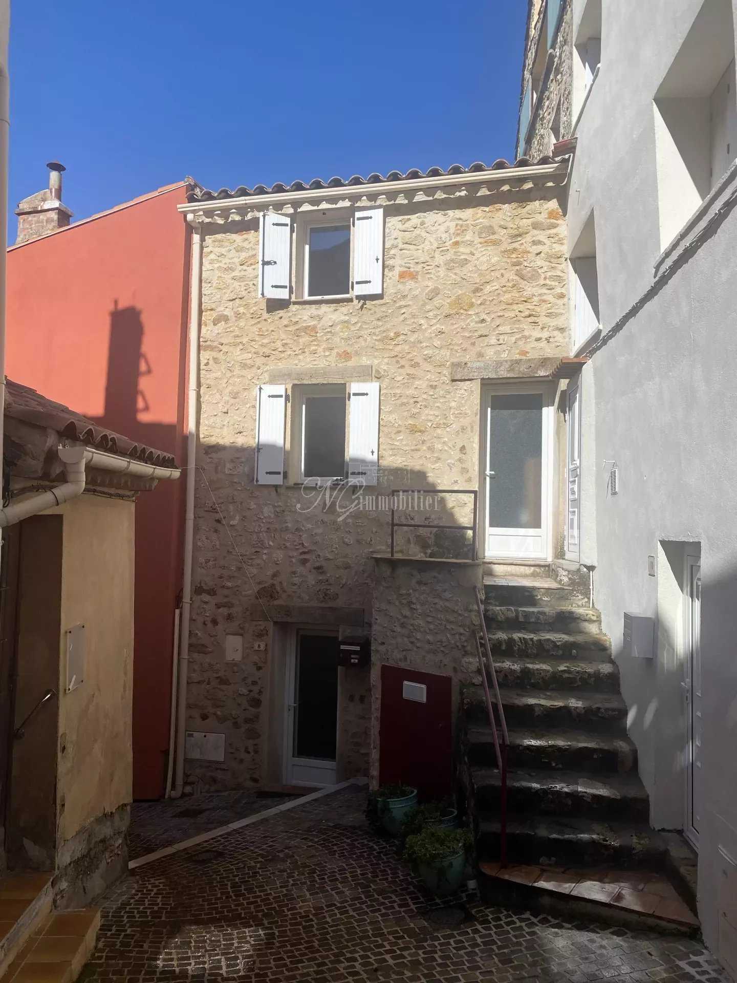 rumah dalam Bagnols-en-Foret, Provence-Alpes-Côte d'Azur 12633018