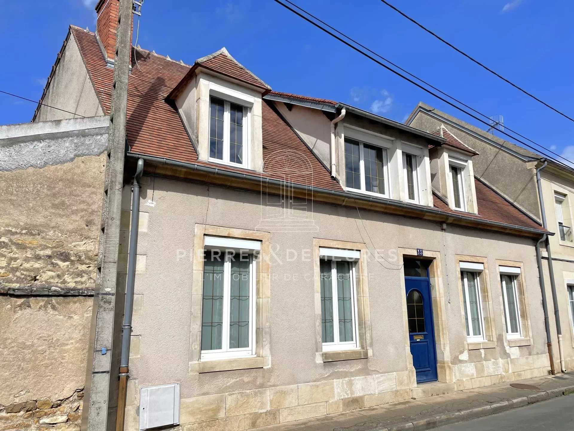 多個房子 在 Saint-Amand-Montrond, Centre-Val de Loire 12633160