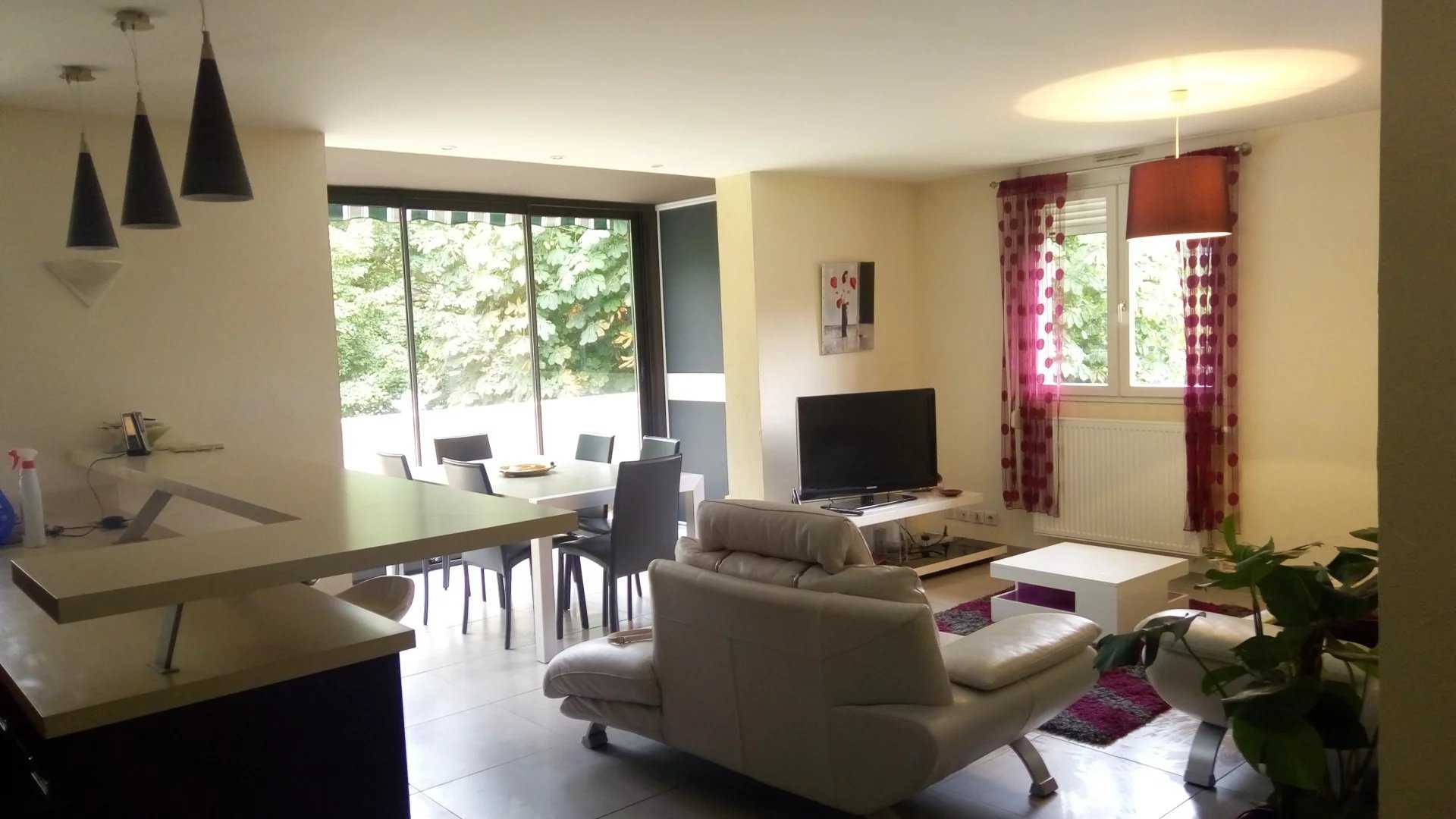 Condominium in Fontanil-Cornillon, Auvergne-Rhone-Alpes 12633162