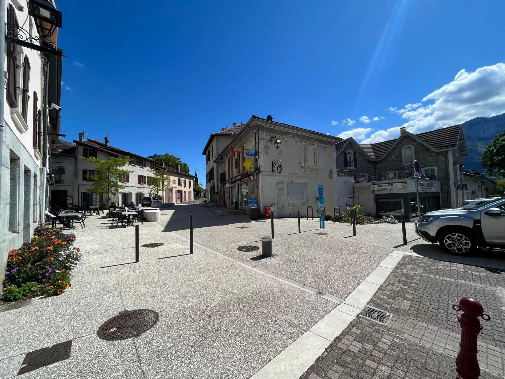 Condominium in Fontanil-Cornillon, Auvergne-Rhone-Alpes 12633171