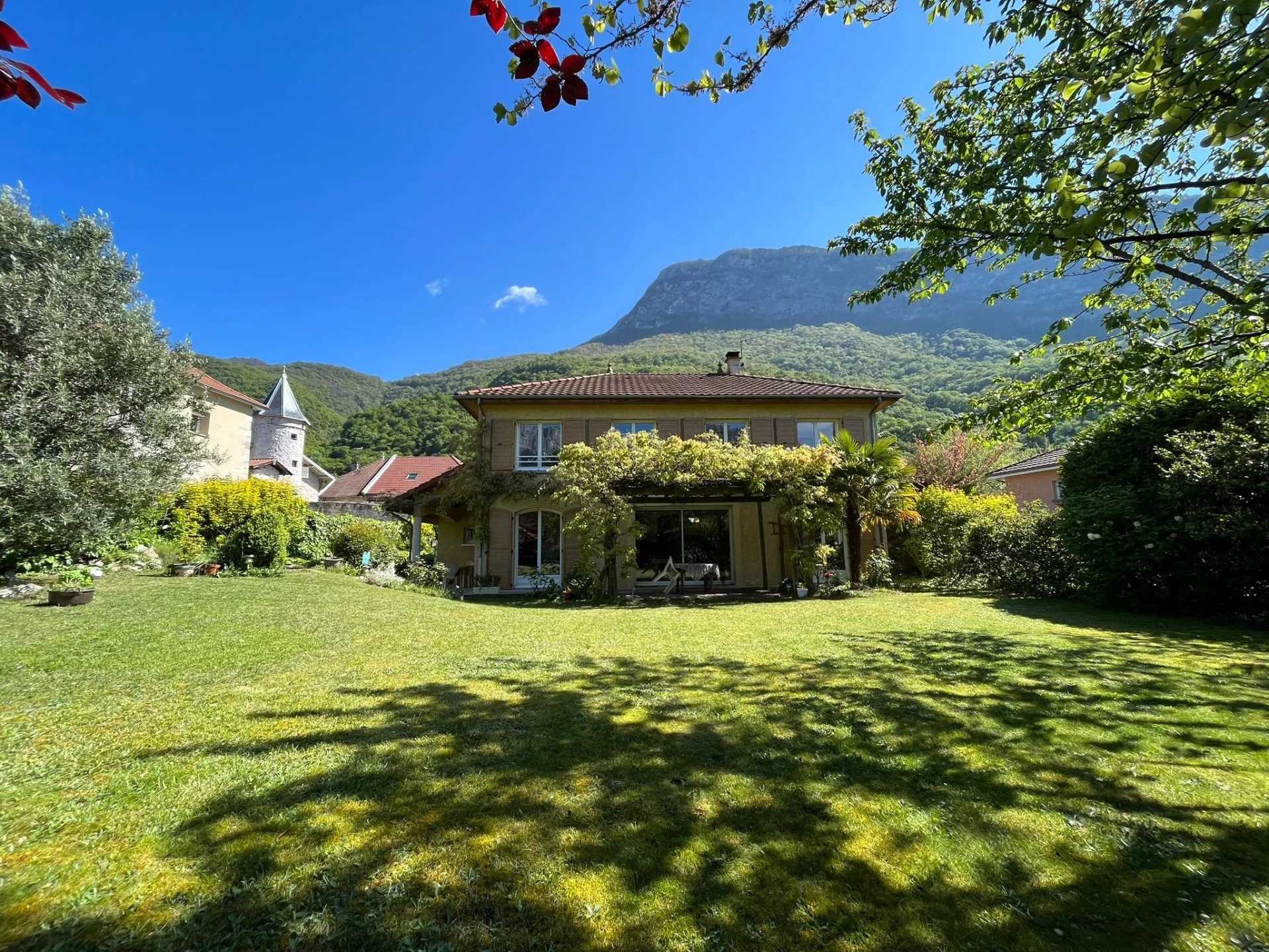 Dom w Fontanil-Cornillon, Auvergne-Rhone-Alpes 12633172