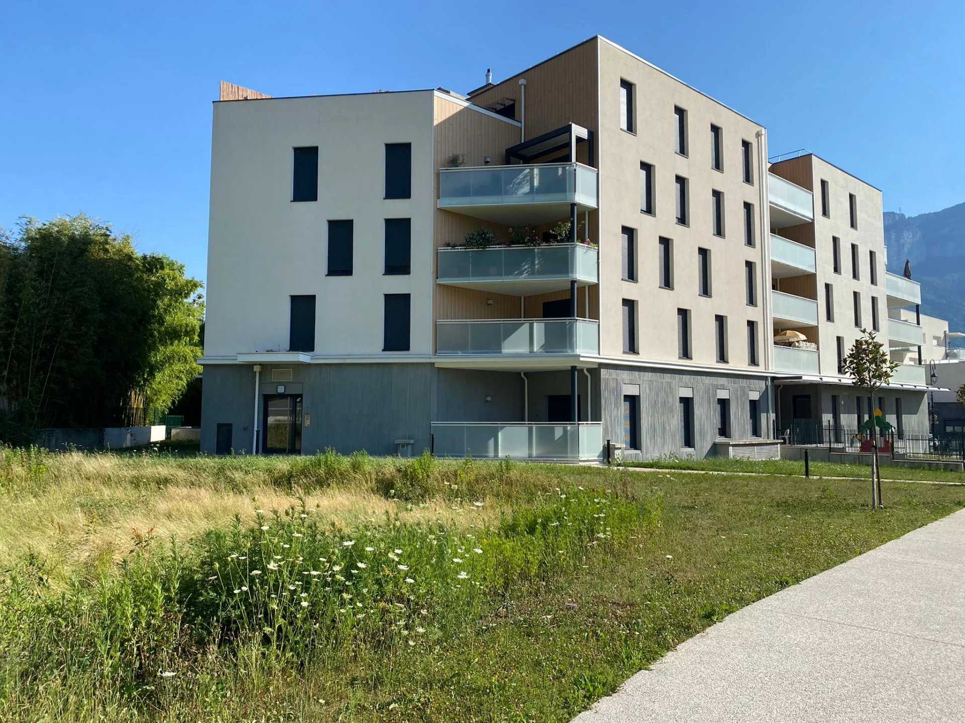 Condominium in Fontanil-Cornillon, Auvergne-Rhone-Alpes 12633175