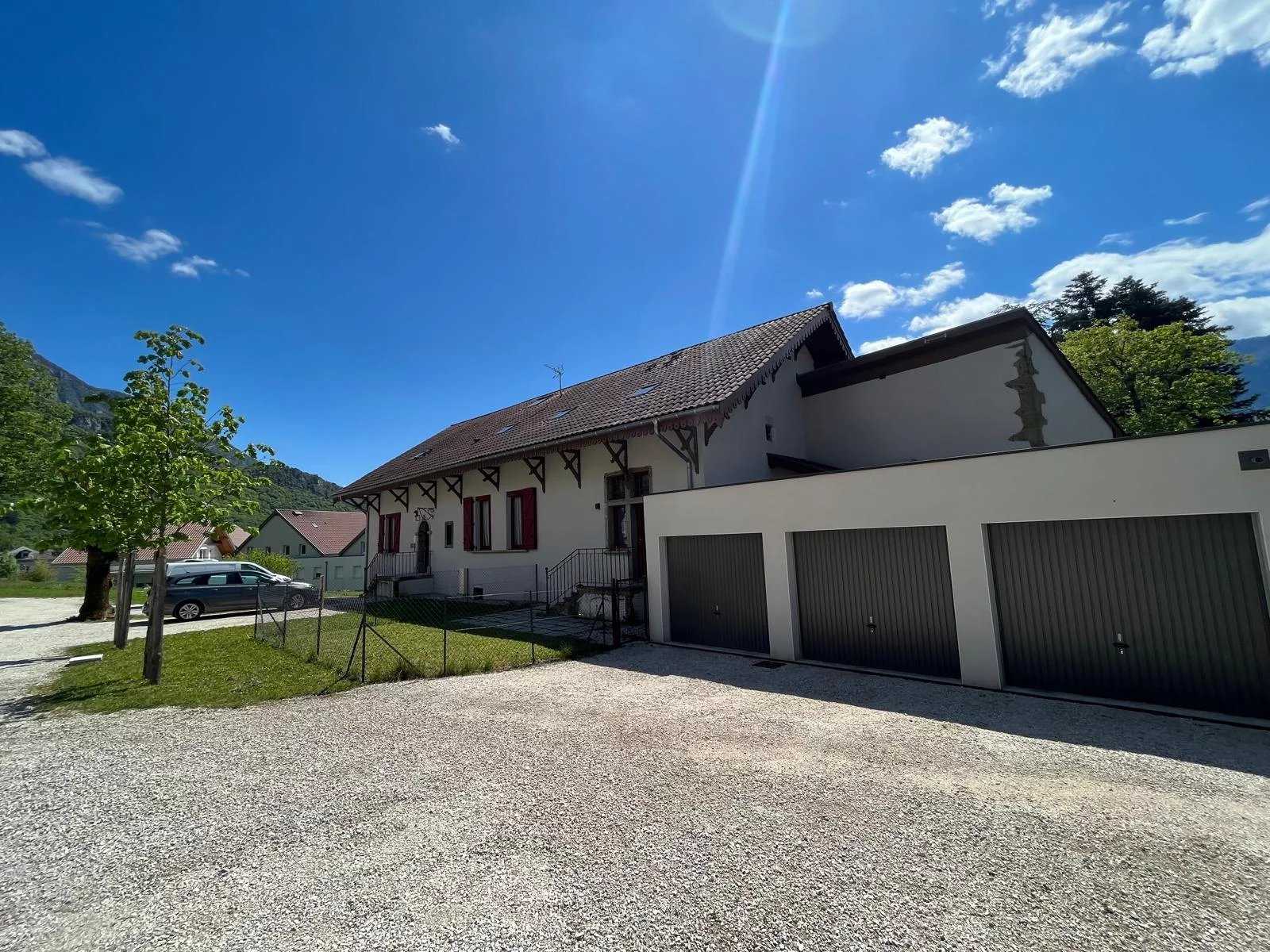 Condominium in Voreppe, Auvergne-Rhone-Alpes 12633176