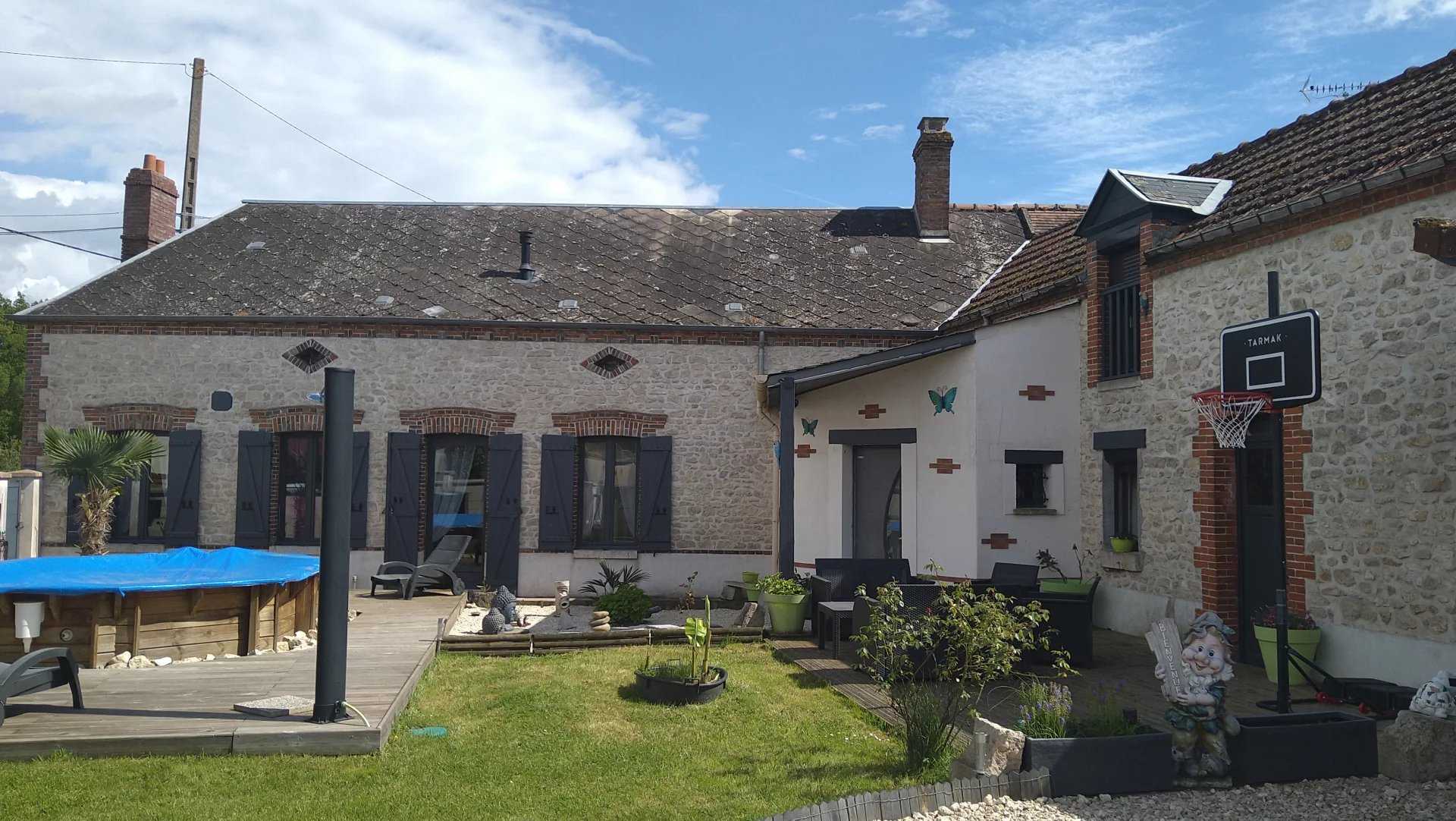 Mehrere Häuser im Montargis, Centre-Val de Loire 12633477