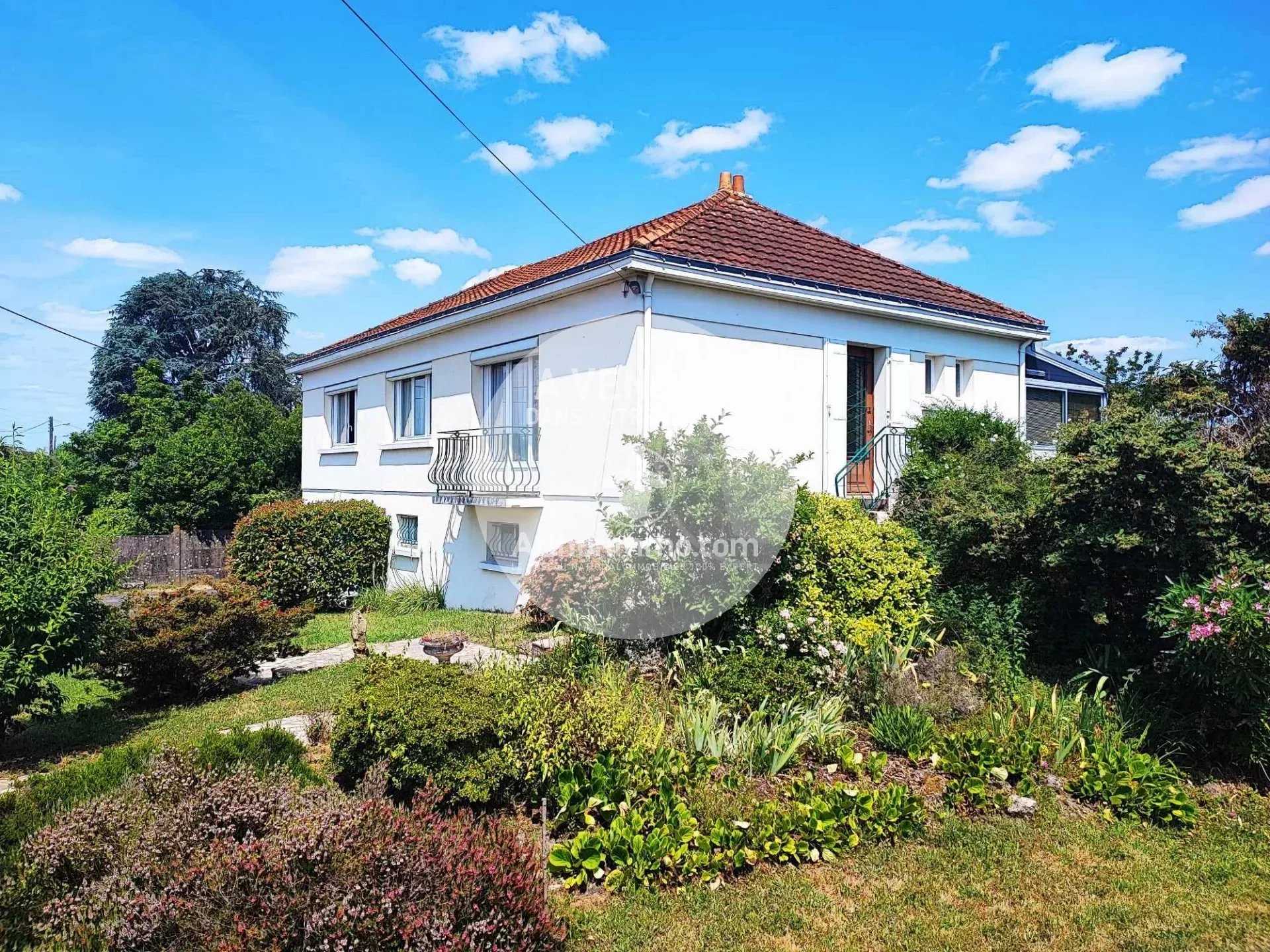 بيت في Saint-Julien-de-Concelles, يدفع دي لا لوار 12633590