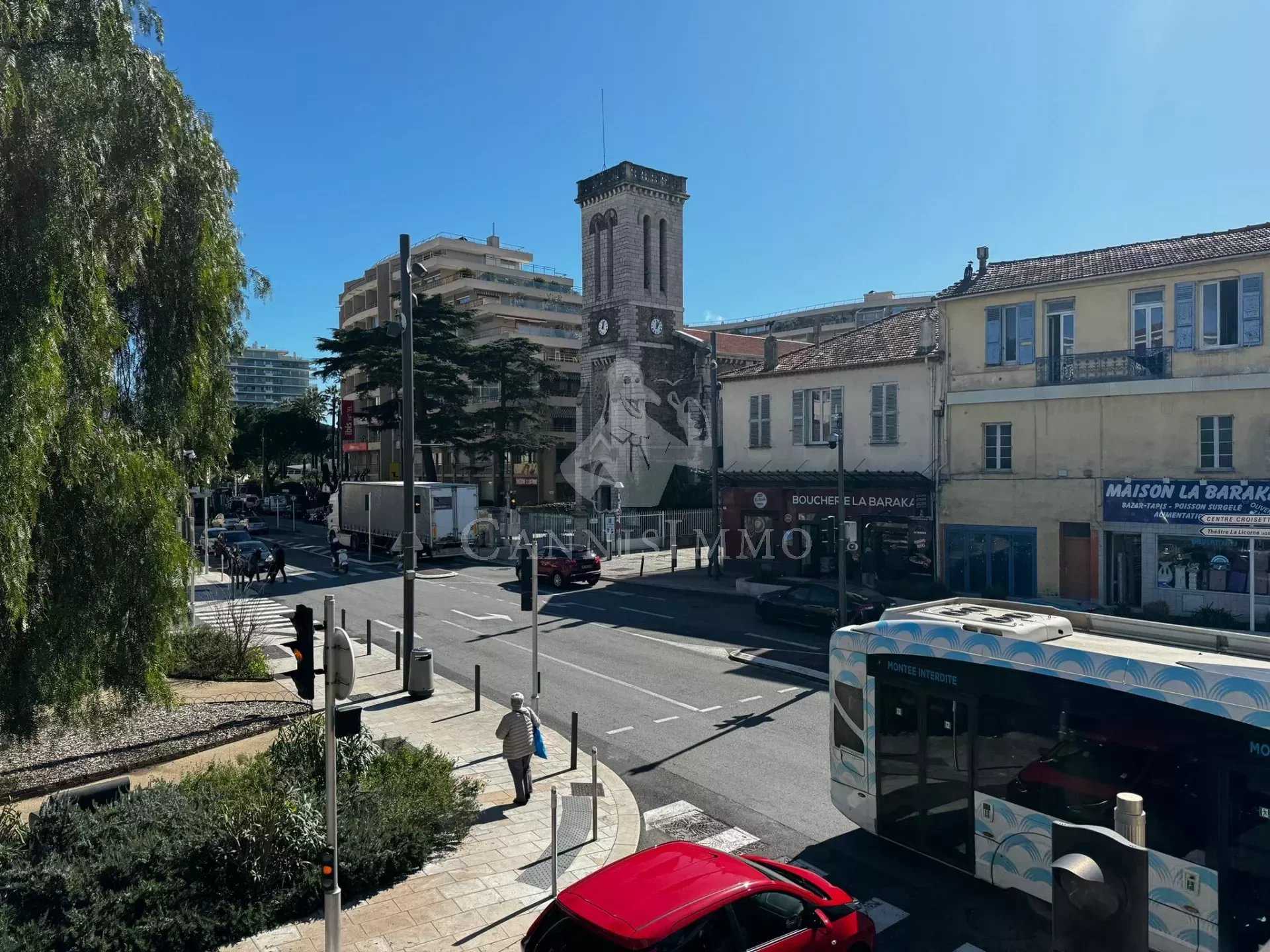 Minorista en Cannes, Provence-Alpes-Cote d'Azur 12633617