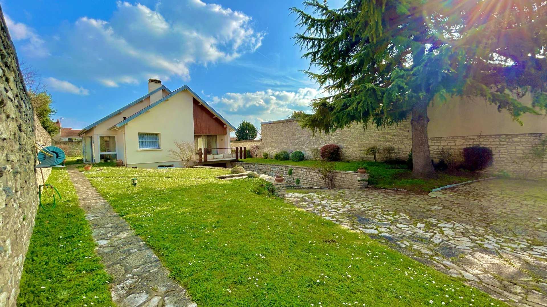 بيت في Mantes-la-Jolie, Ile-de-France 12633663