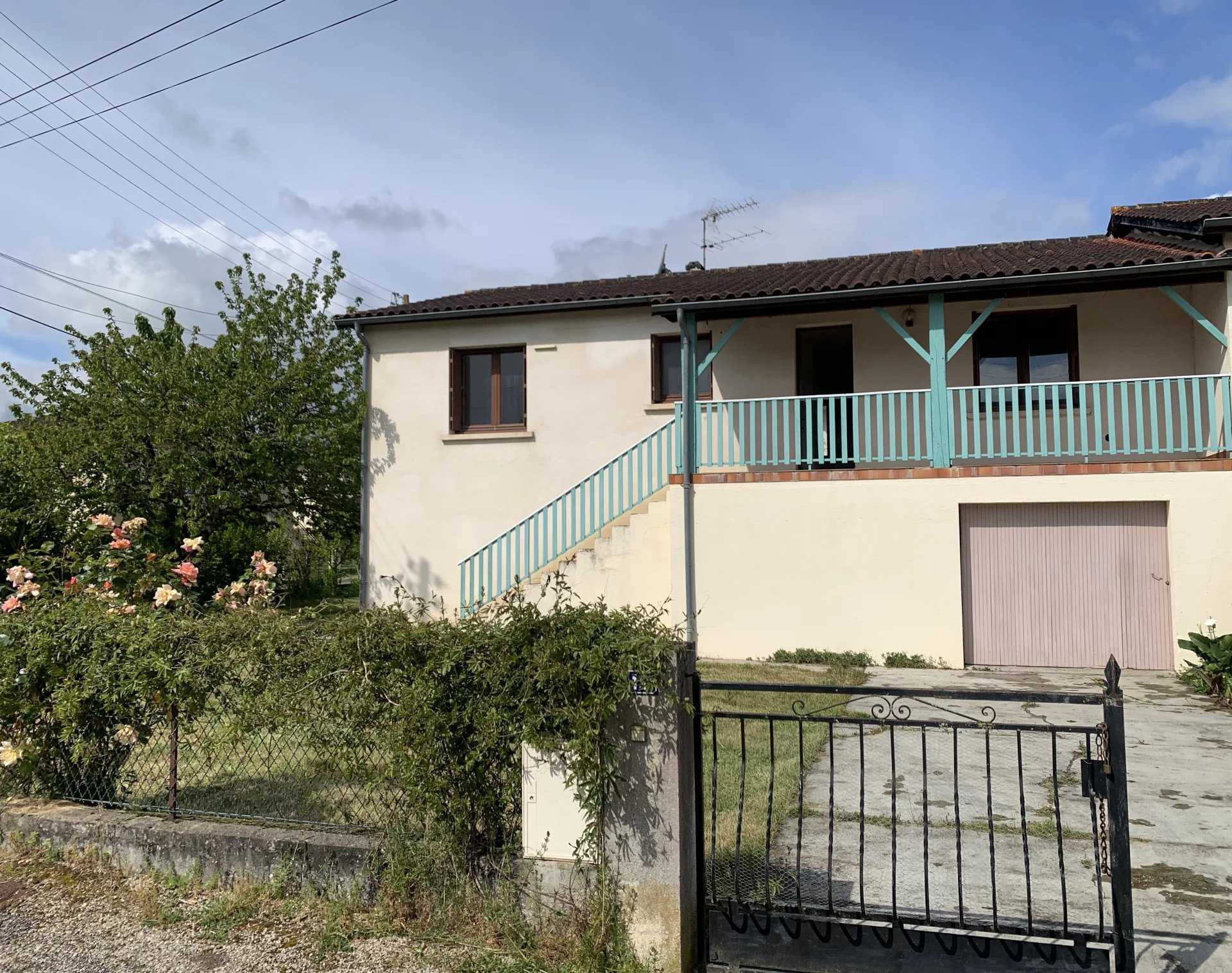 Residential in Pujols, Lot-et-Garonne 12633679