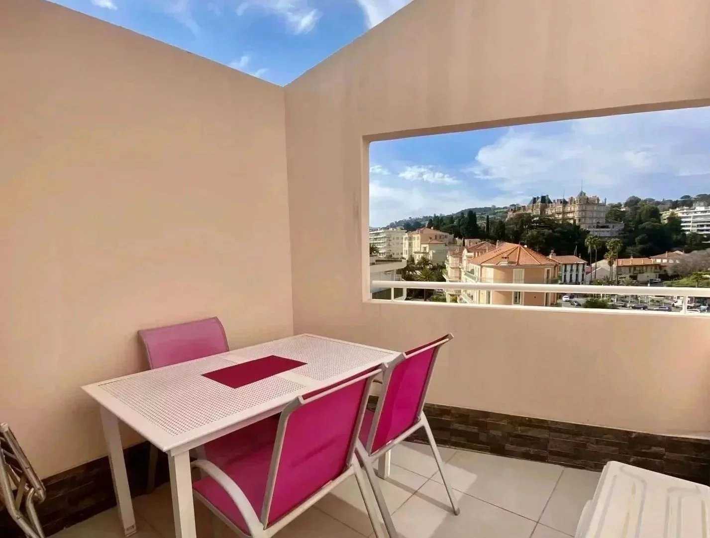 Condominium in Cannes, Provence-Alpes-Cote d'Azur 12633763