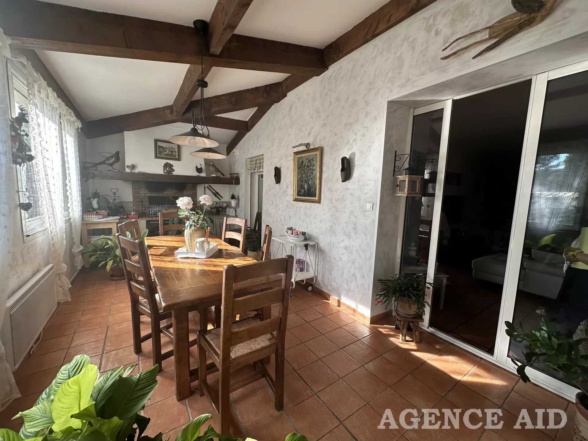 Rumah di Cuges-les-Pins, Provence-Alpes-Cote d'Azur 12633776