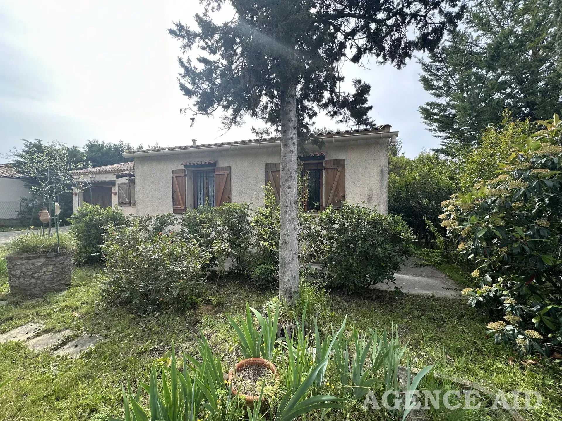 House in Cuges-les-Pins, Provence-Alpes-Cote d'Azur 12633779