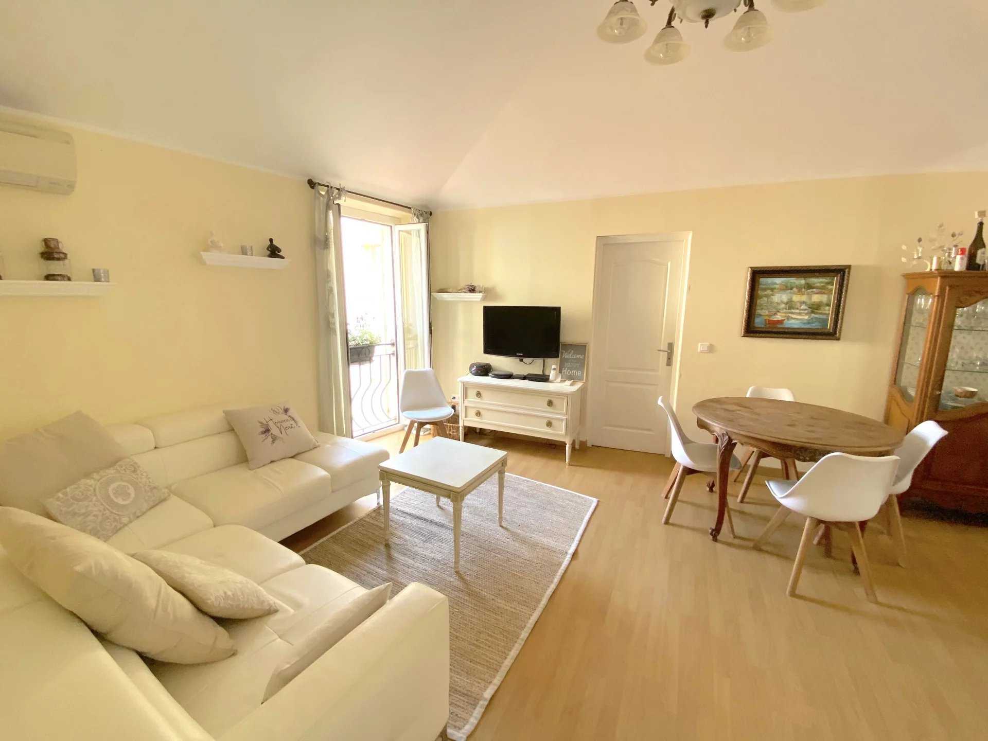 Condominium in Villefranche-sur-Mer, Provence-Alpes-Cote d'Azur 12633818