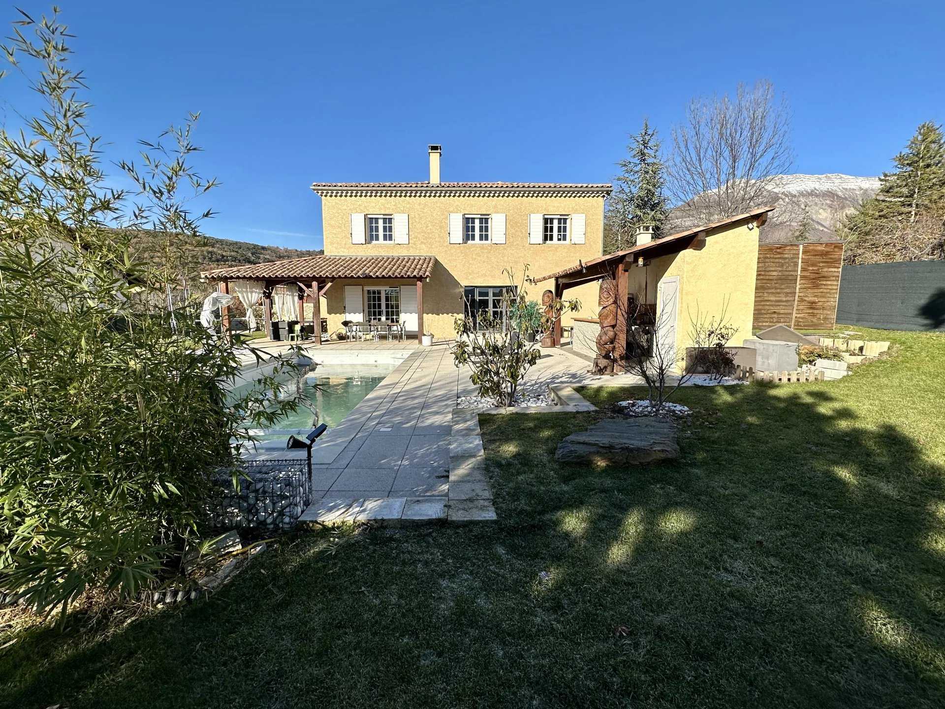 Haus im Lücke, Provence-Alpes-Côte d'Azur 12633862