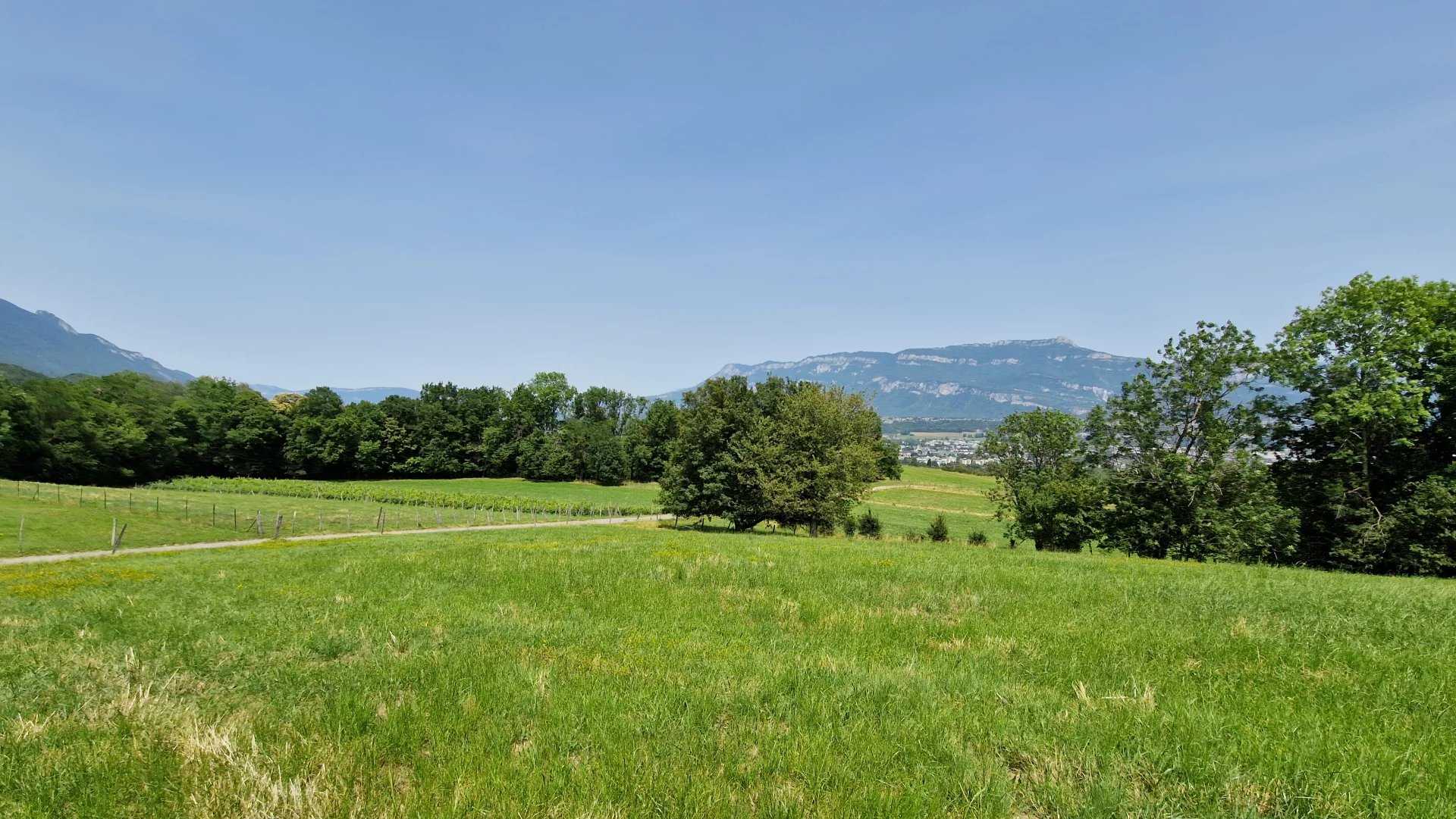Land in La Motte-Servolex, Auvergne-Rhone-Alpes 12633864