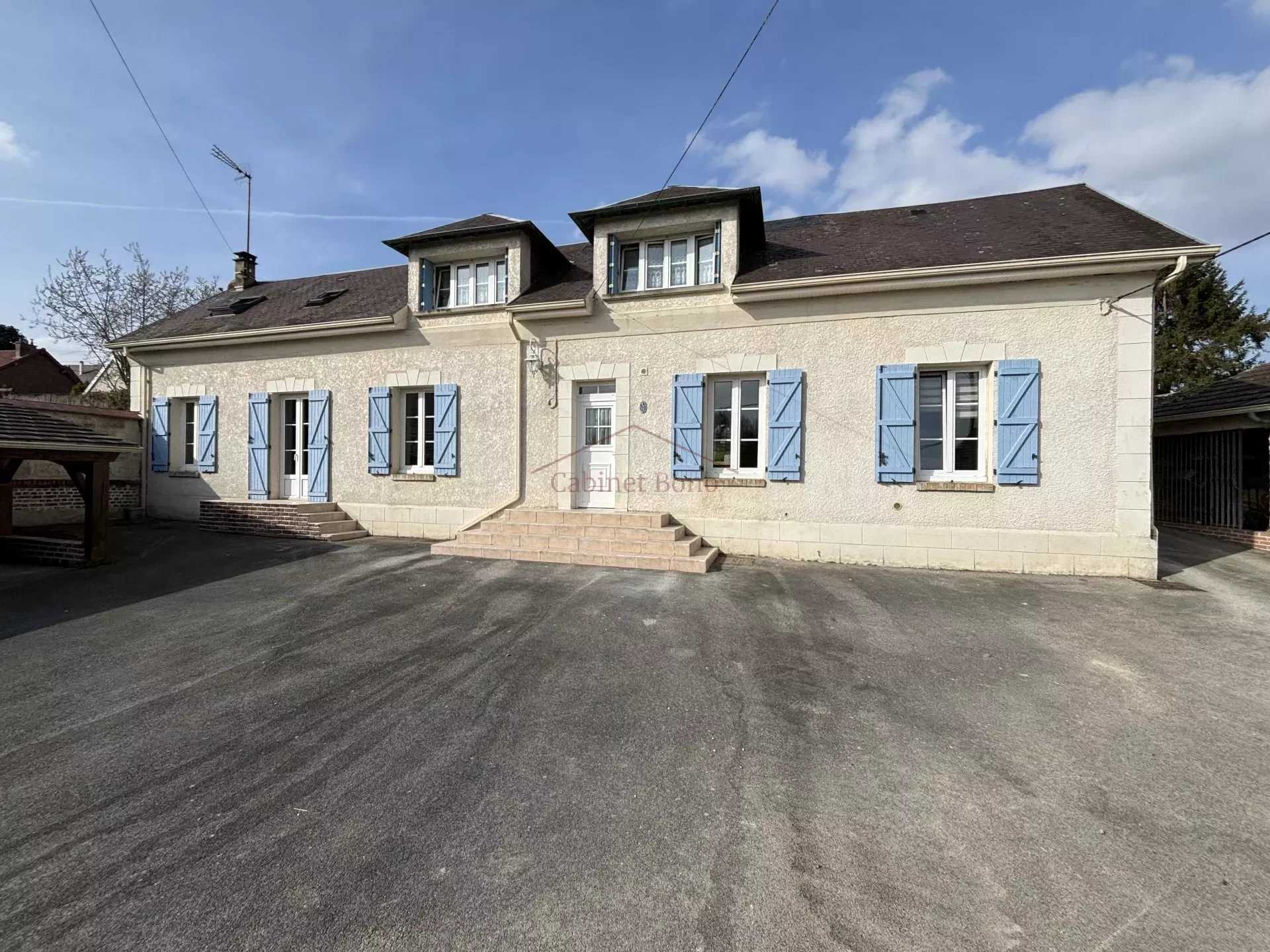 Residential in Larbroye, Oise 12634300