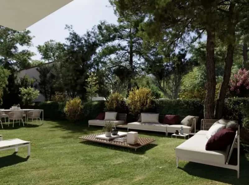 Condominium in Hyeres, Provence-Alpes-Cote d'Azur 12634984
