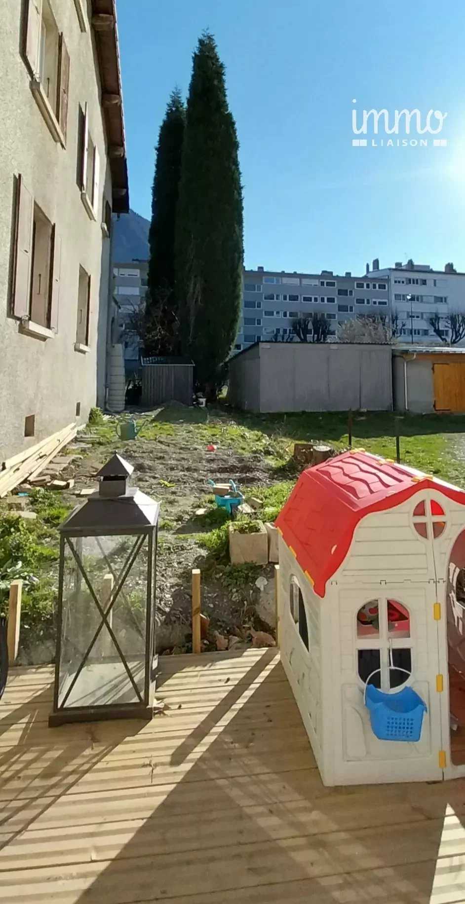 房子 在 Saint-Jean-de-Maurienne, Savoie 12635043