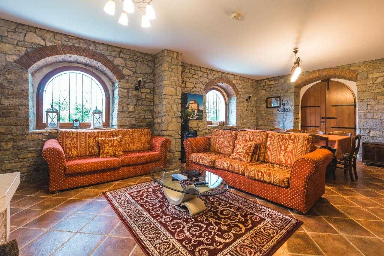 σπίτι σε Oprtalj, Istria County 12635649
